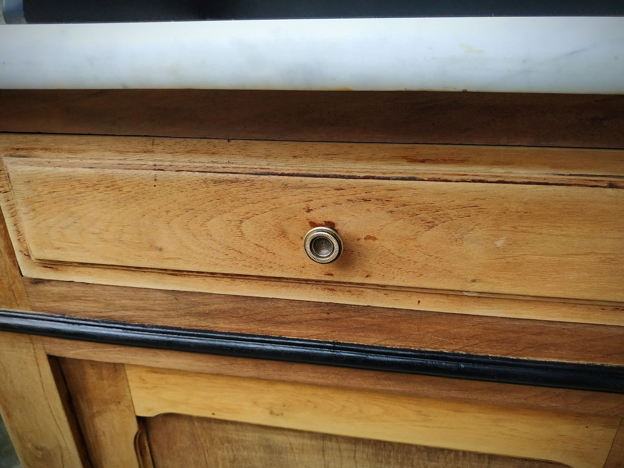 Old toilet table bahut