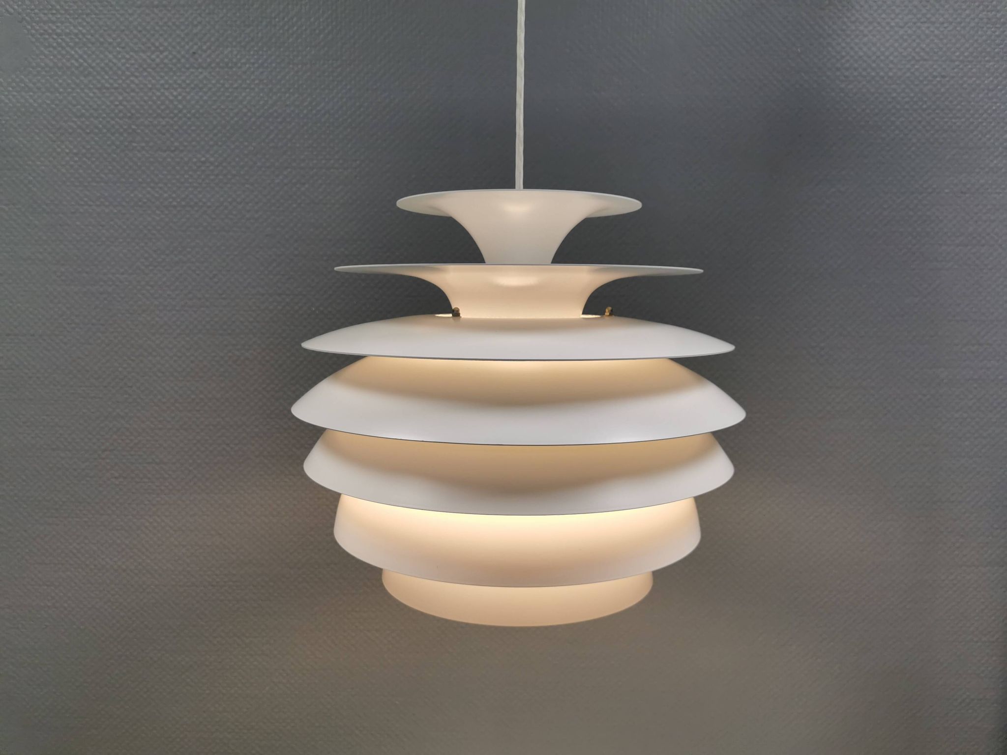 Suspension Barcelona, conçue par Bent Karlby Danemark