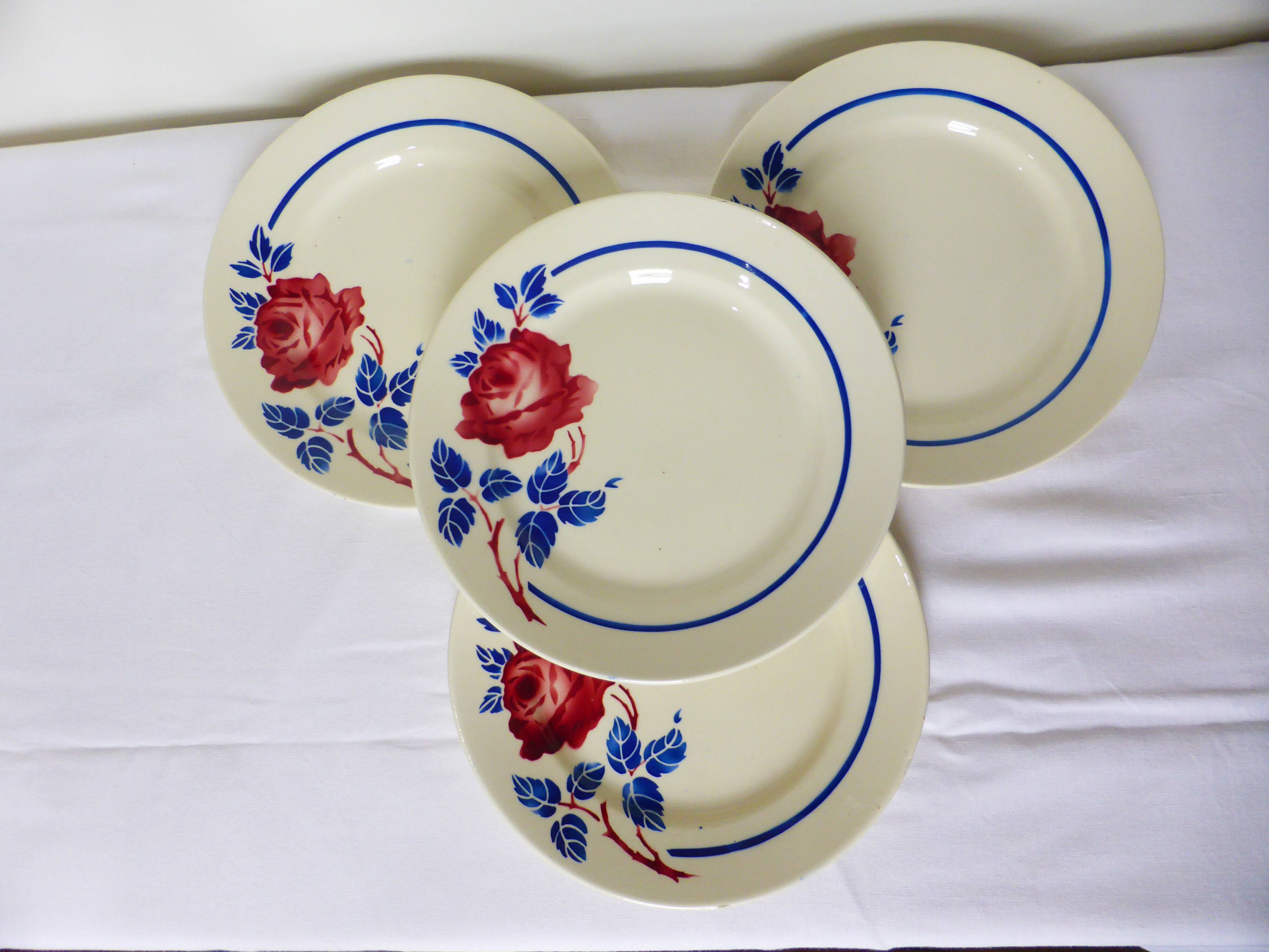 4 vintage dessert plates from K&G Luneville model Chantal 221014.