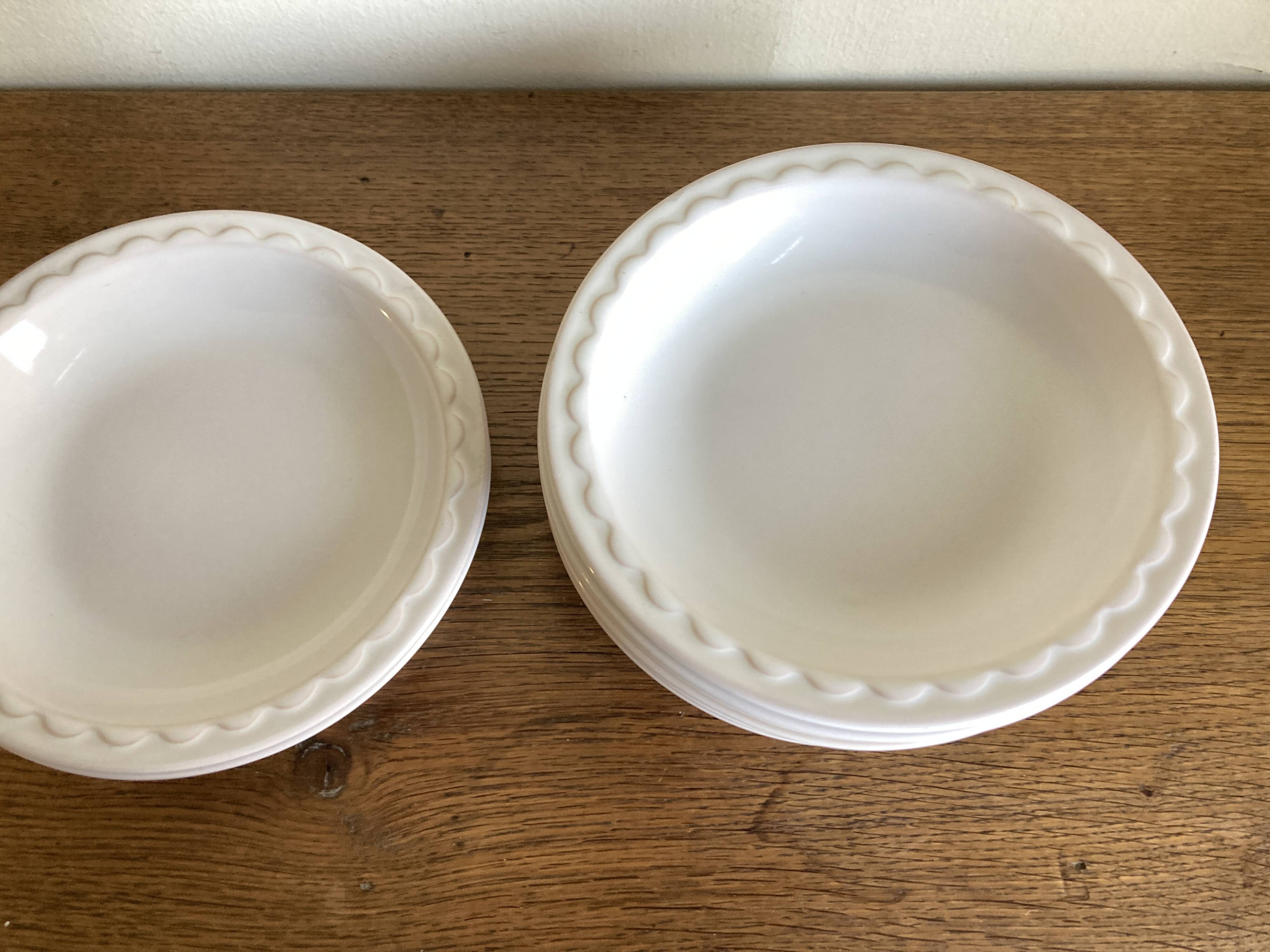 Set de 8 assiettes creuses Festons de Pierre Motton pour Gien 1970