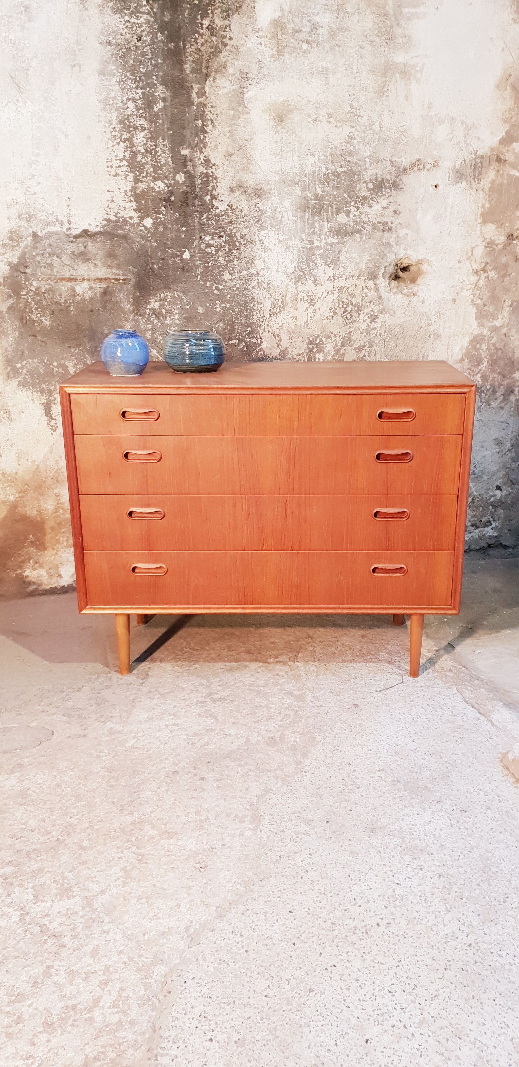 Scandinavian chest of drawers