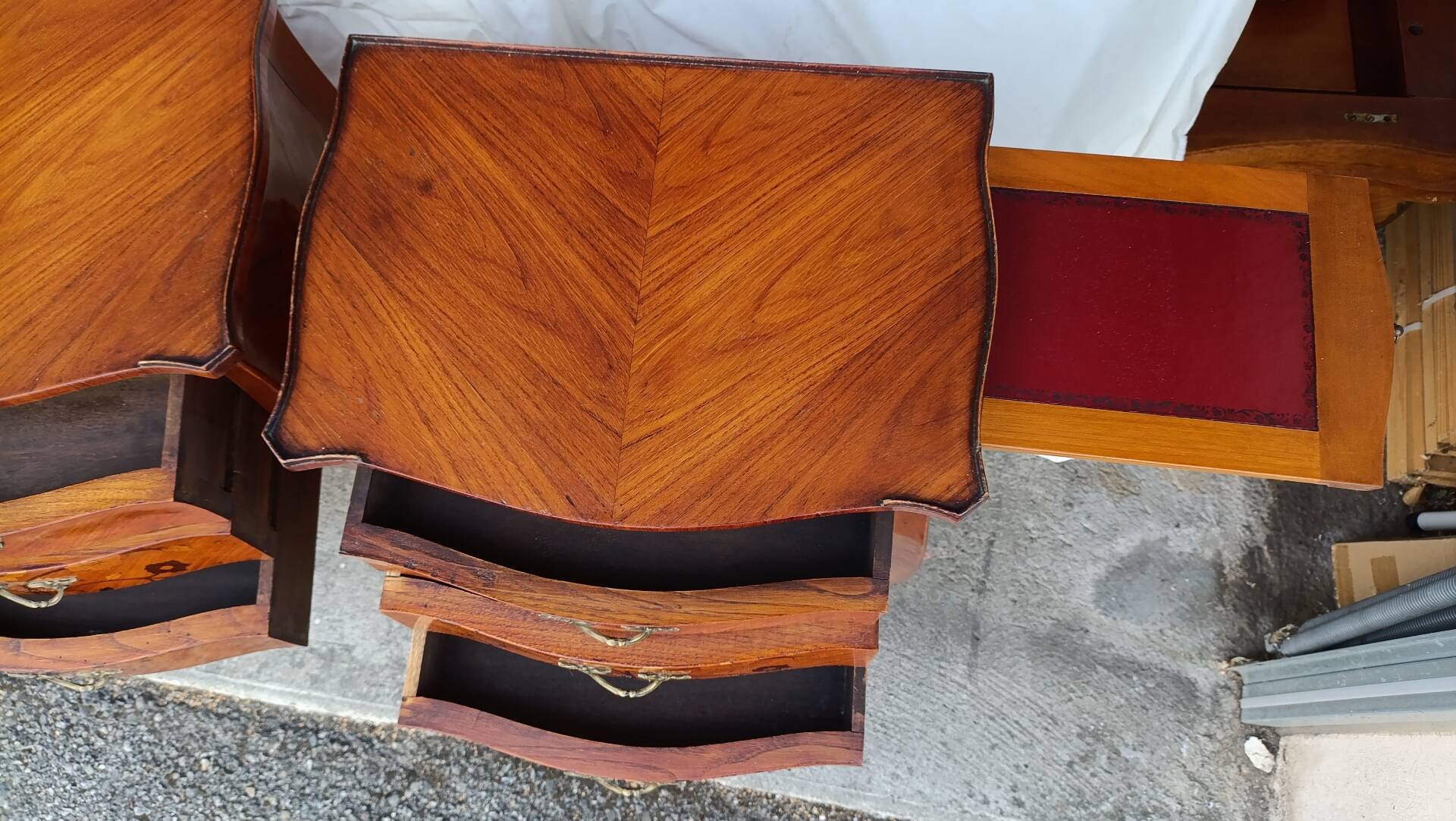 Paire de chevets marquetés