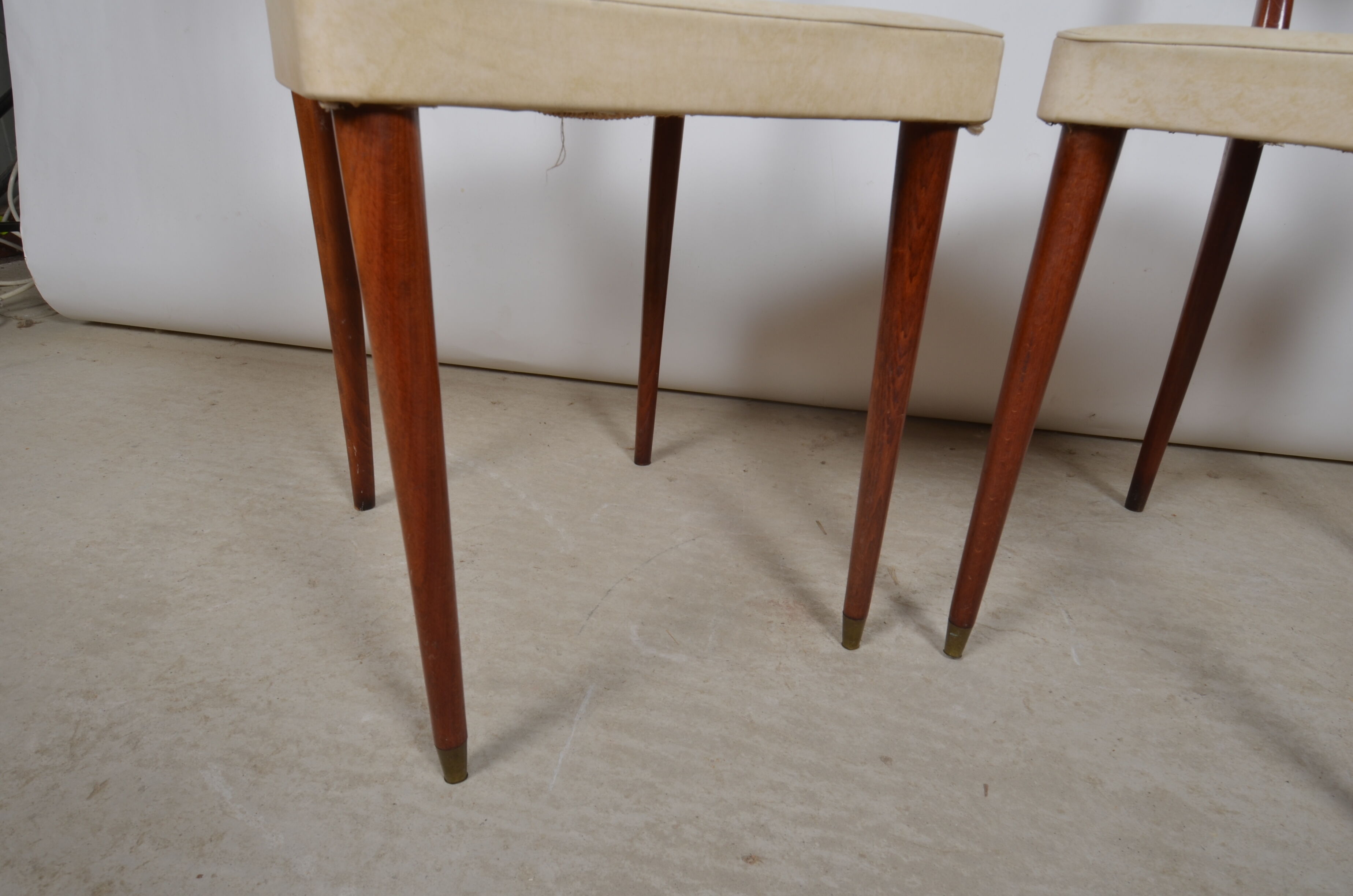 Scandinavian chairs skaï white