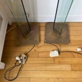 Paire de grands lampadaires en verre et laiton années 70