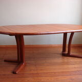 Table à manger massive en teck par Dyrlund, années 1970