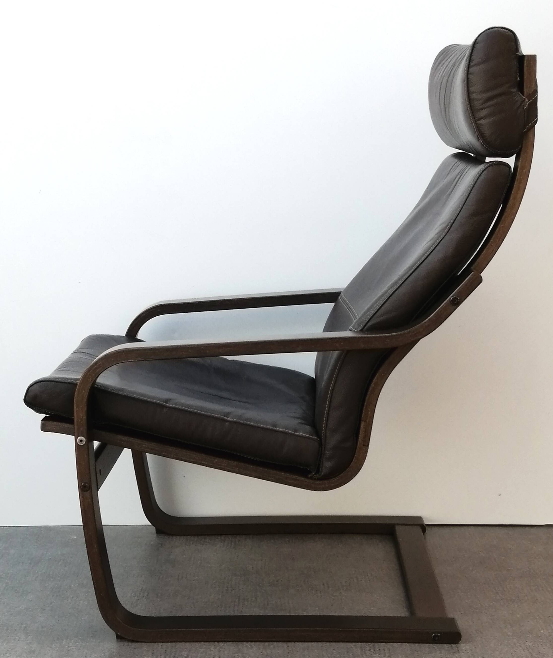 Fauteuil lounge en cuir marron  ''Poang'' Ikea 1990