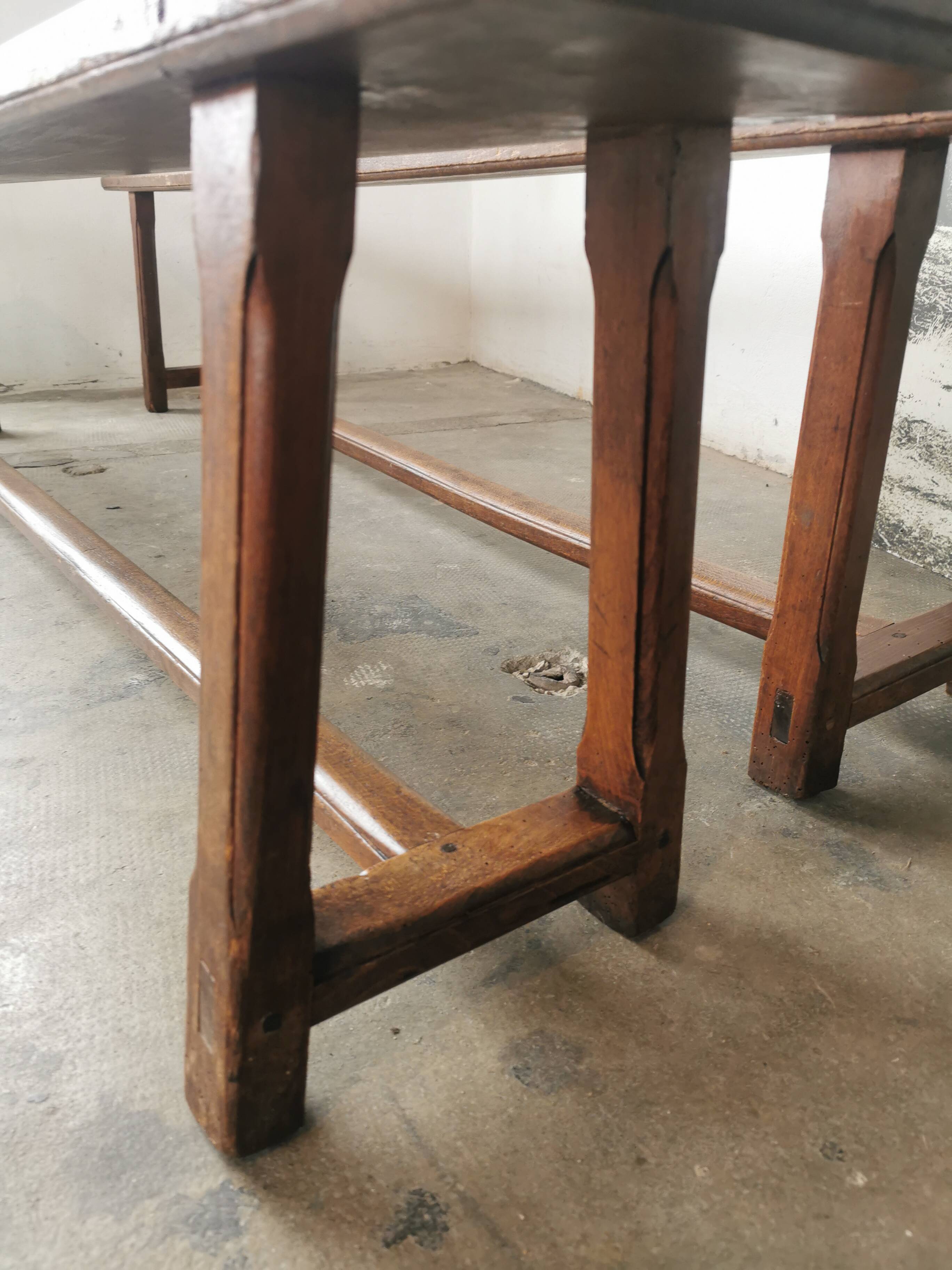Paire de bancs anciens en chêne