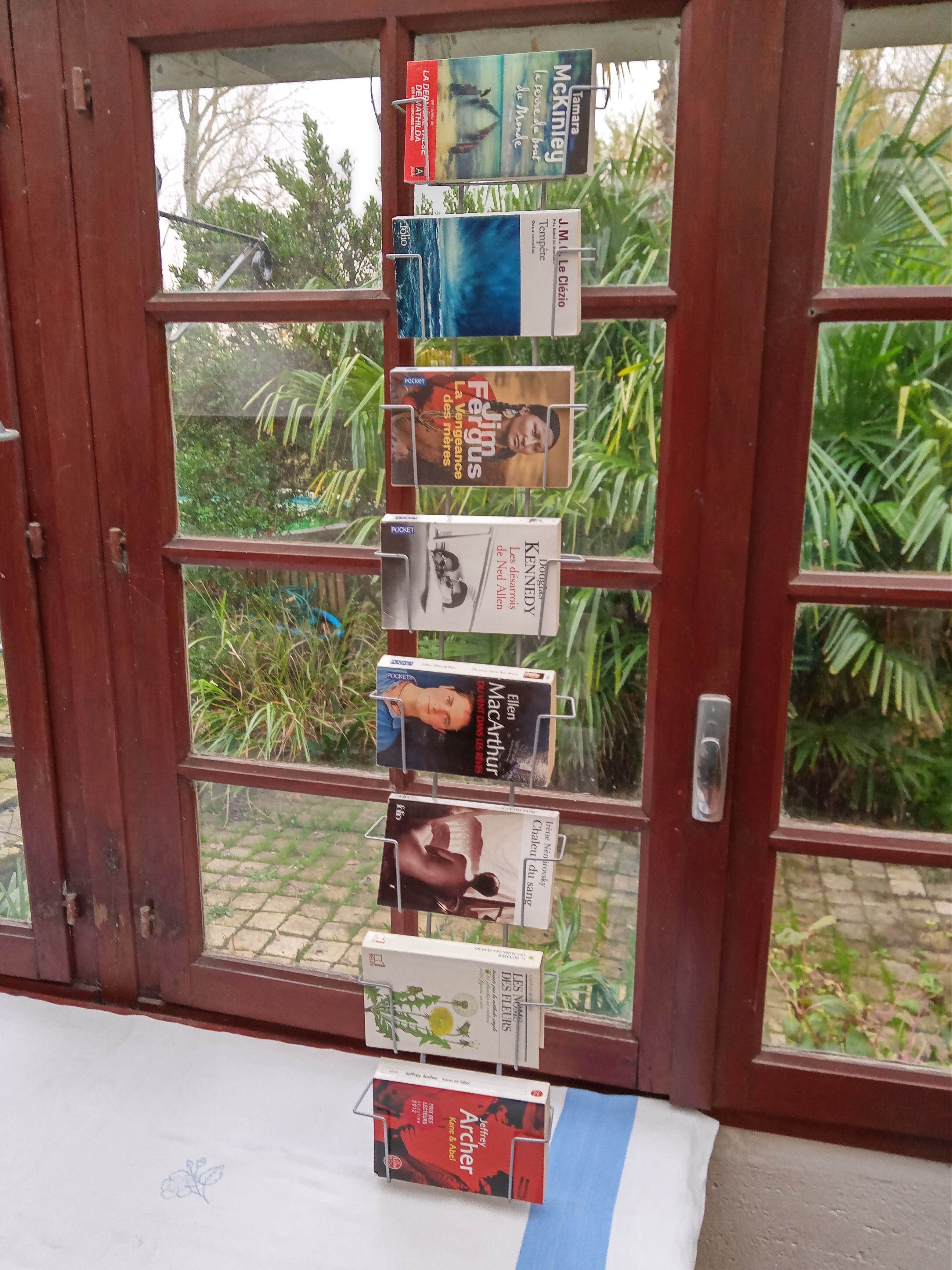 Book/ magazine display