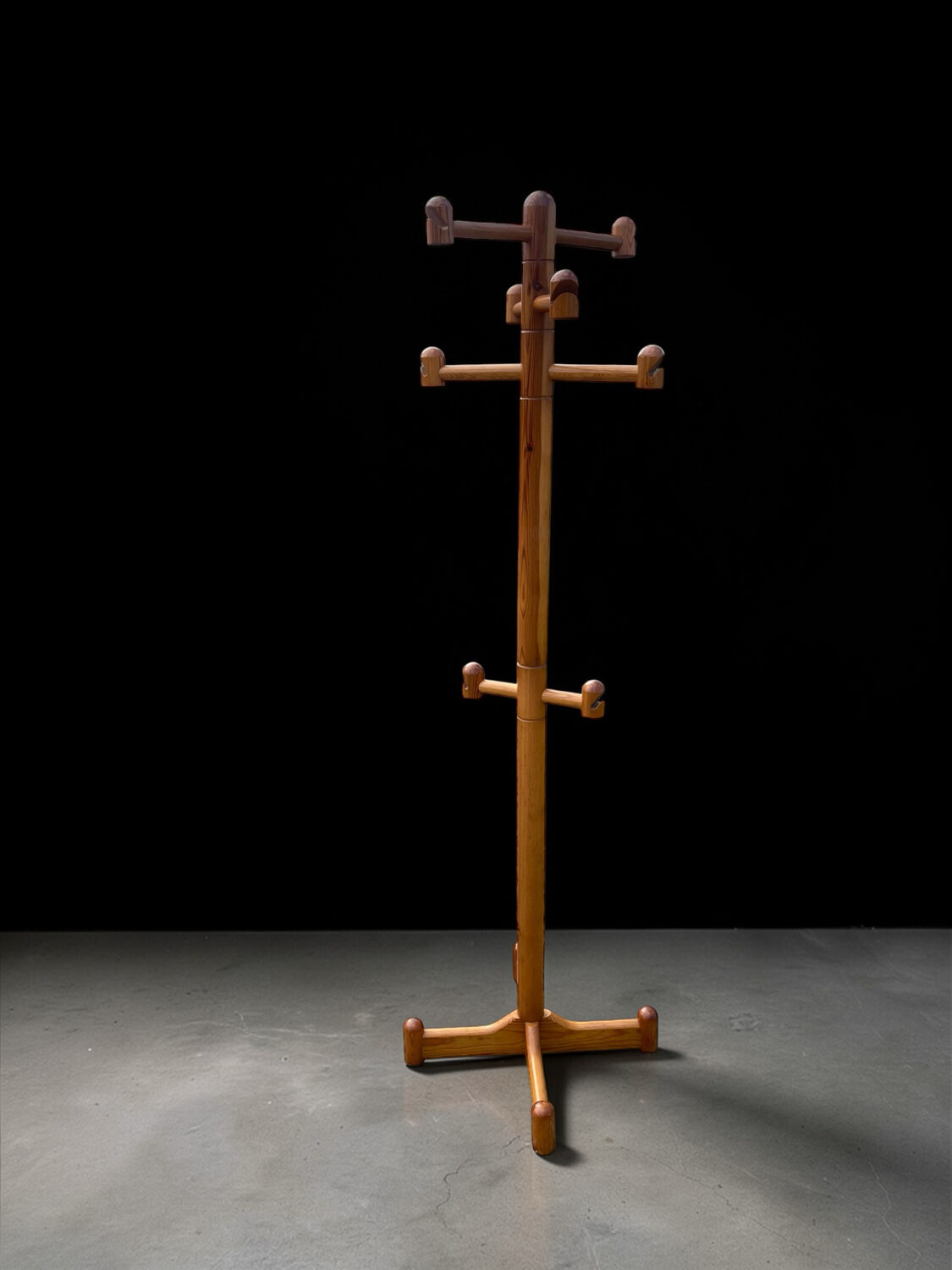 Coat rack in pine 1970