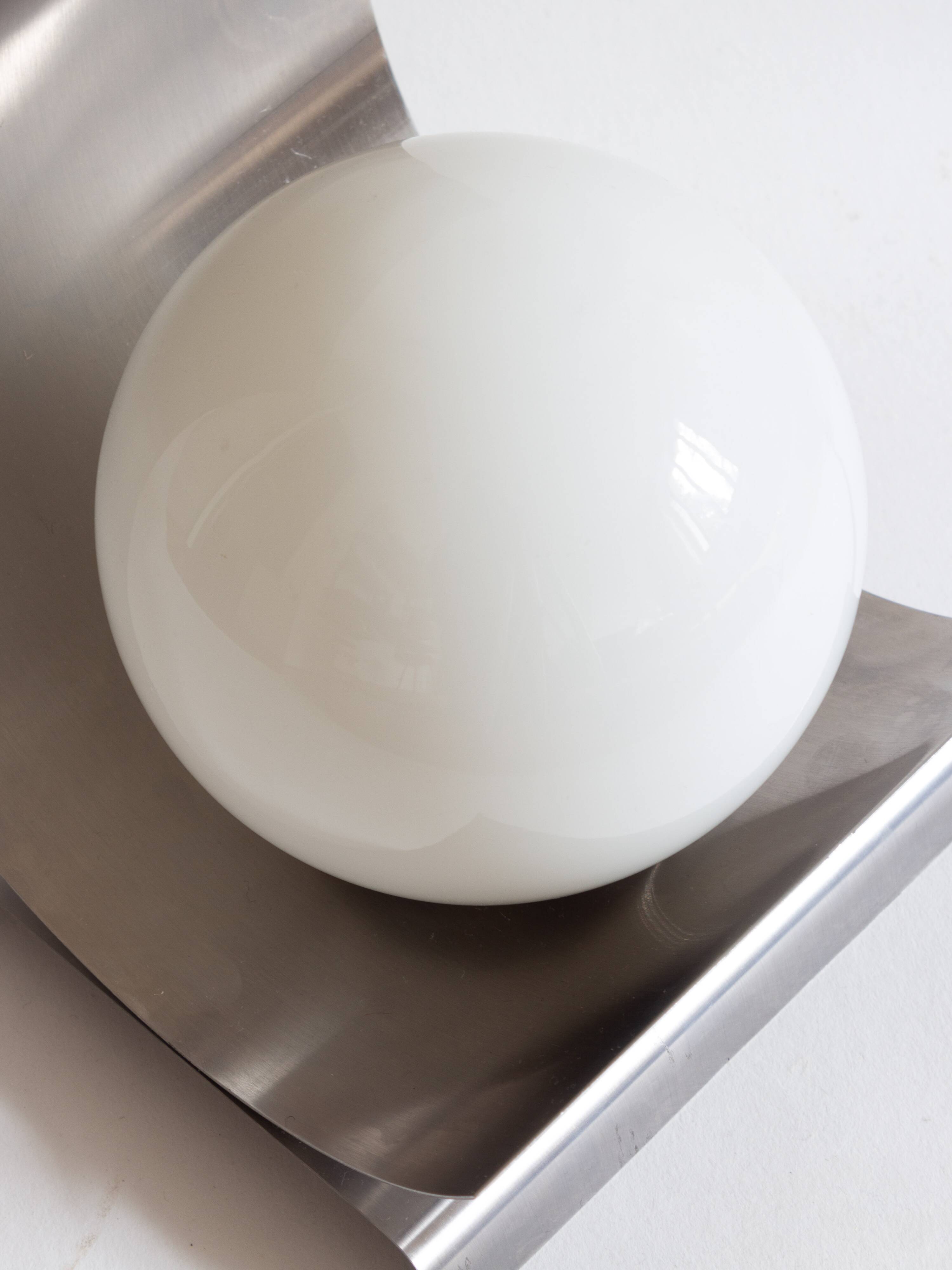 Lampe en acier et opaline - Années 70
