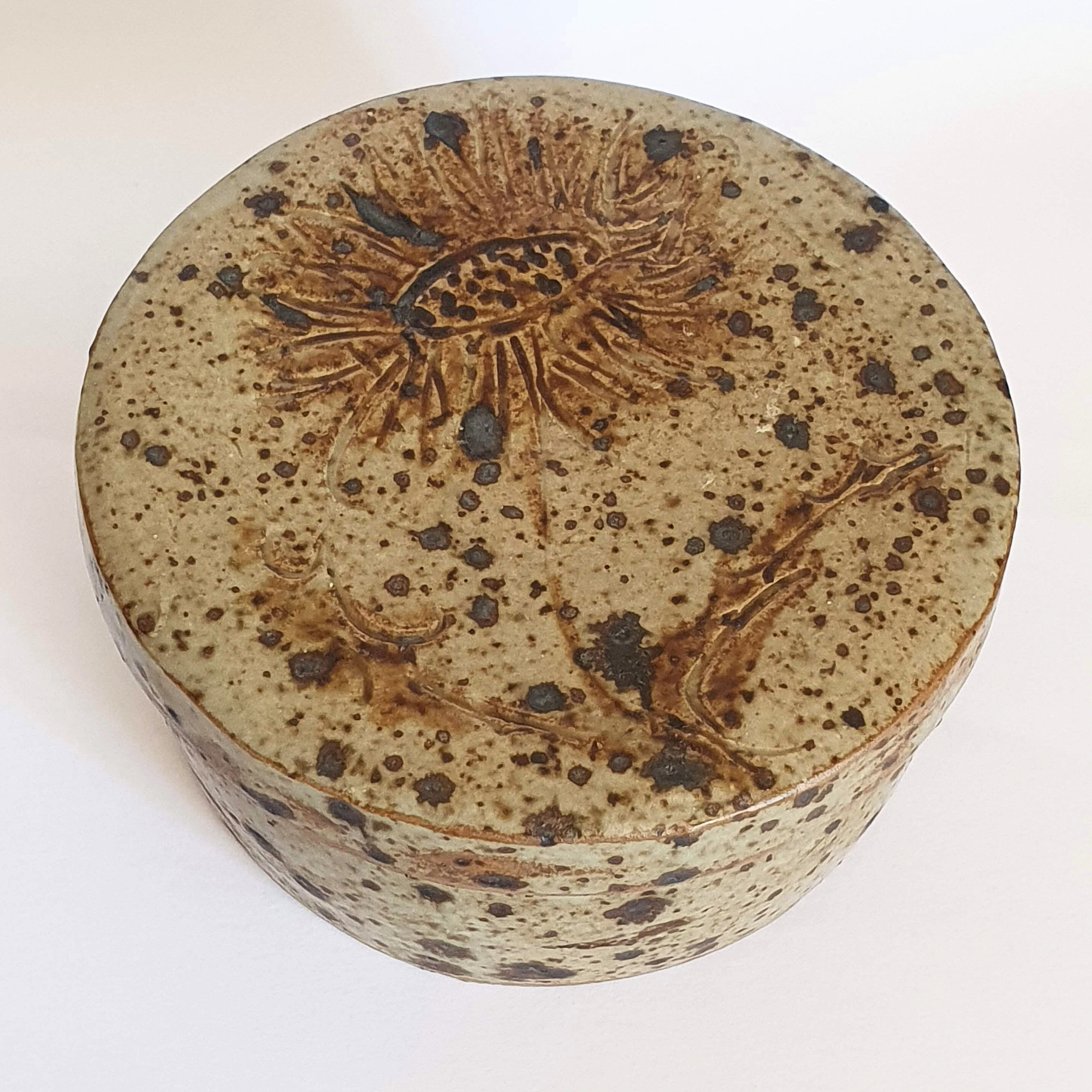 Pyrite stoneware box by Suzanne Dauliach