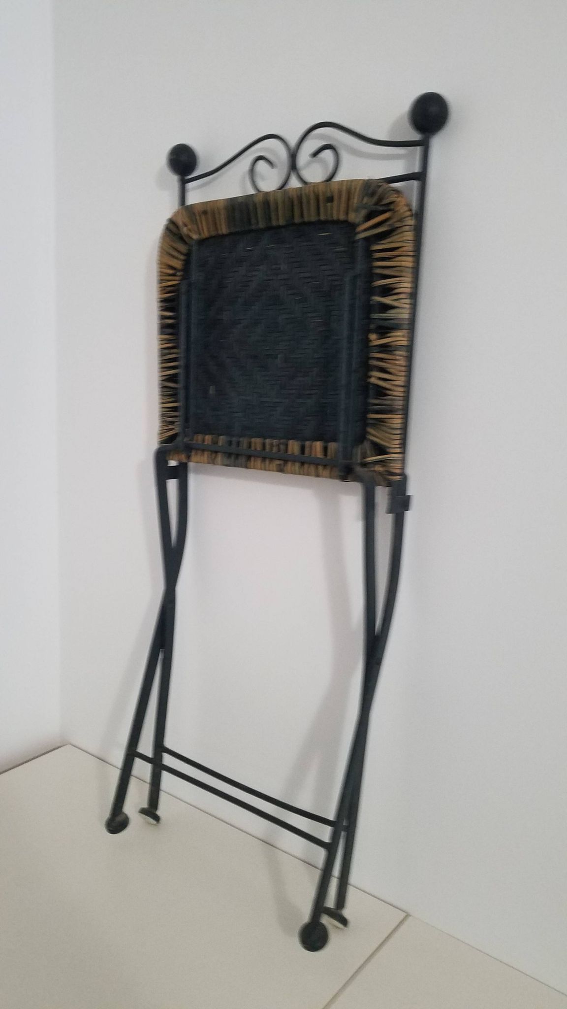 Chaise en fer forgé et rotin,  pliante  et vintage