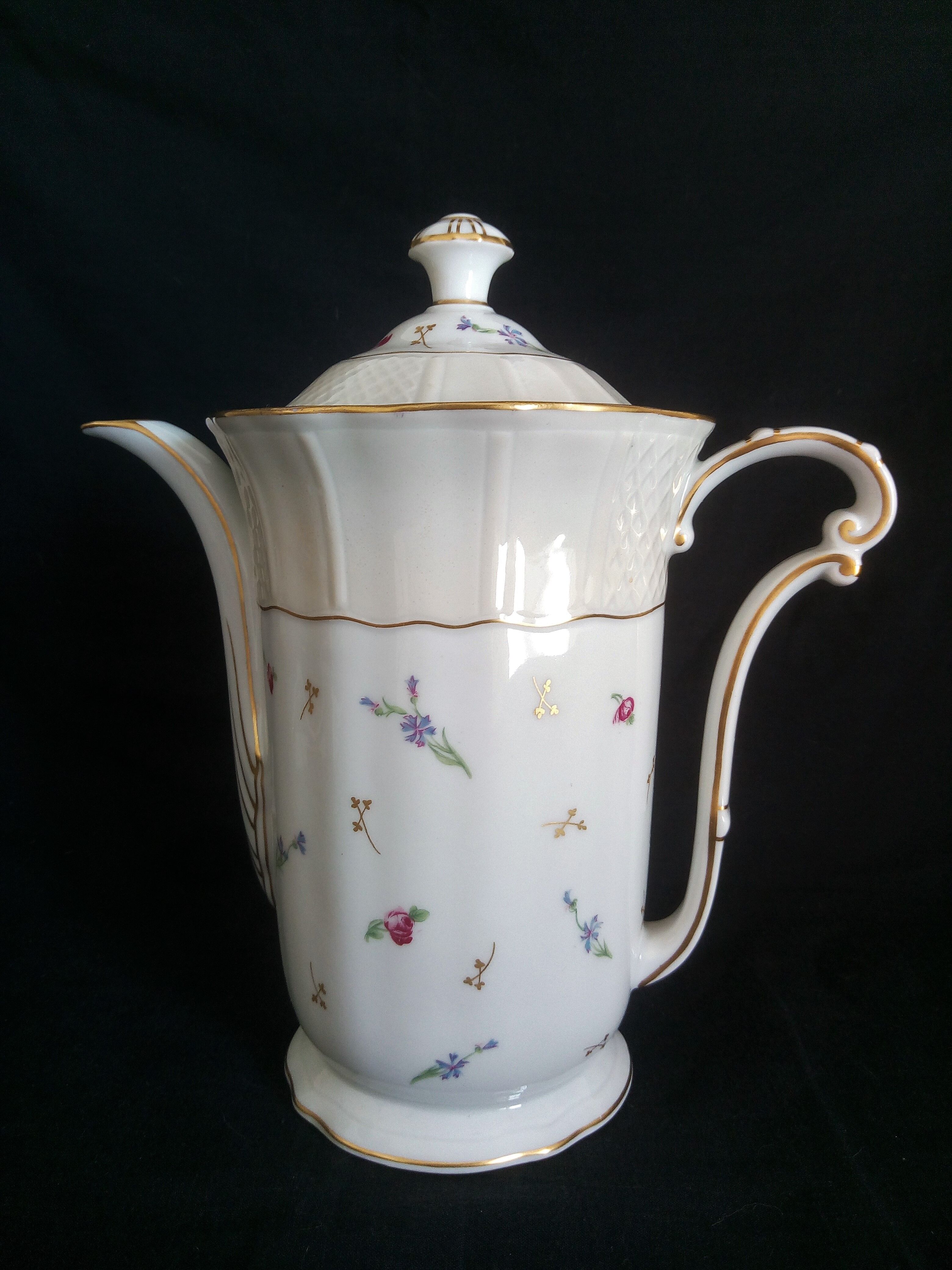 L. Bernardaud & Cie. - Limoges porcelain coffee set, Pompadour model, 1900s - 1927s