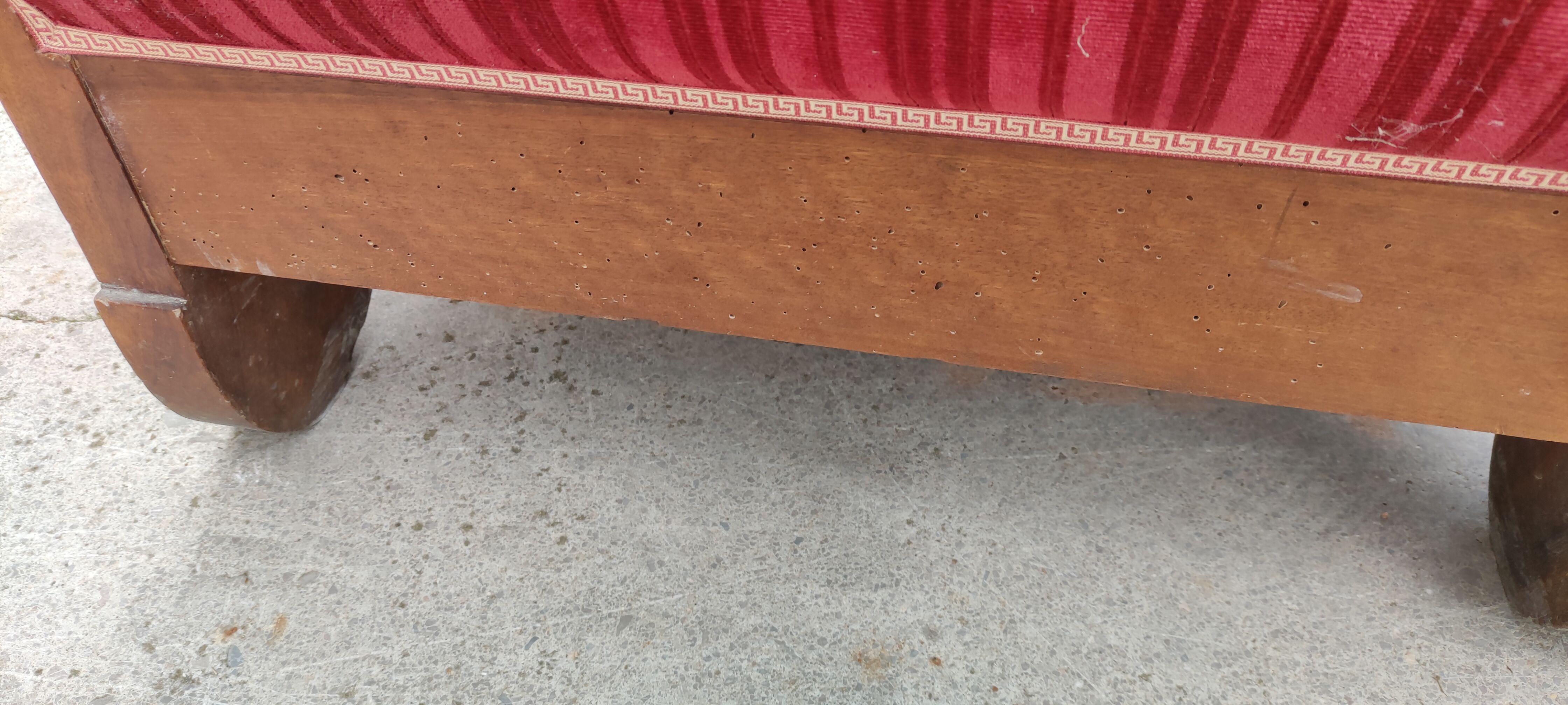 Meridian, old walnut and velvet daybed