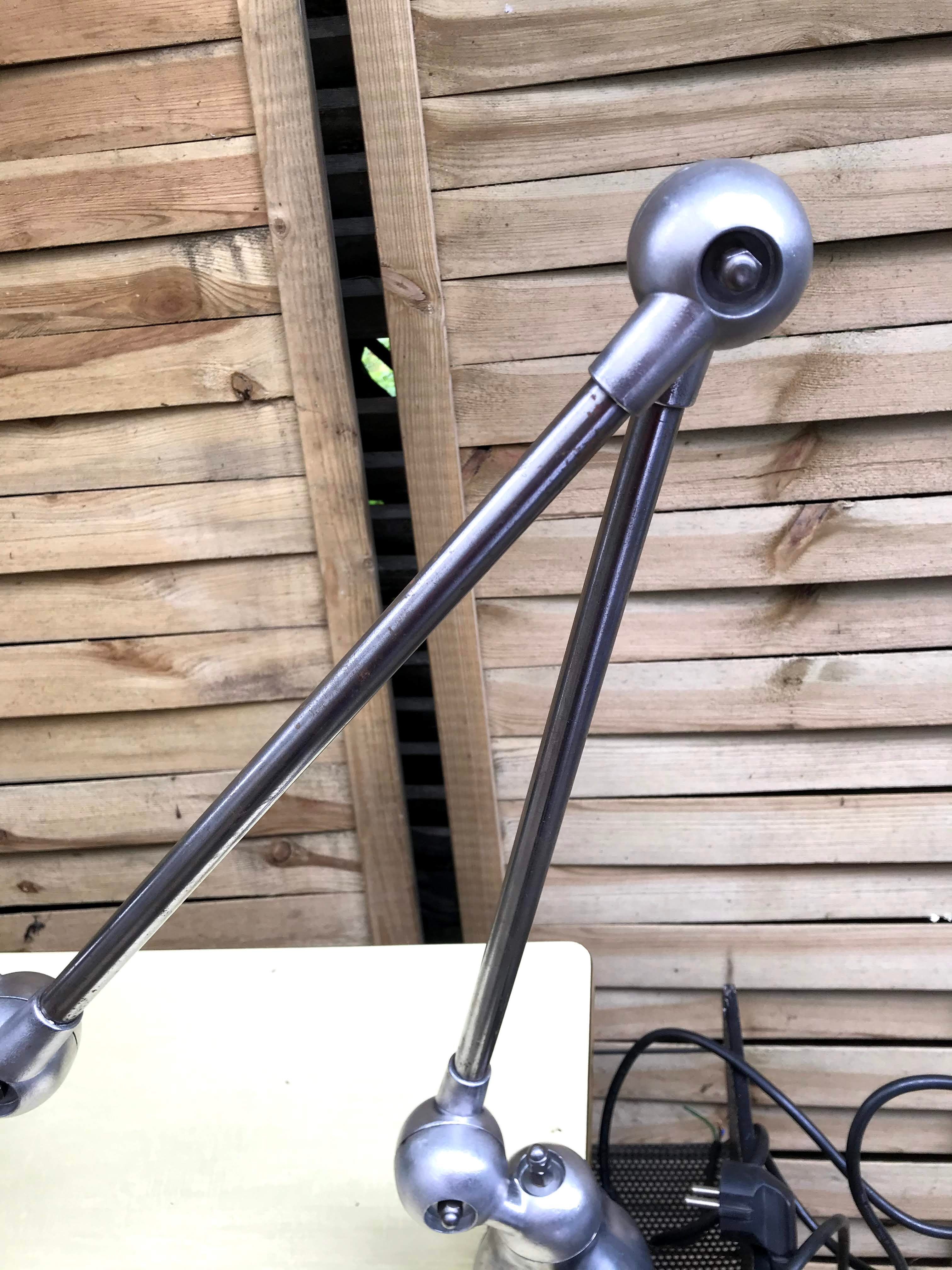 Jielde 2-arm lamp with 50/60 vice