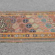 Kilim rug made by the Gashgai tribes in Iran: 1.60 x 2.95 metres