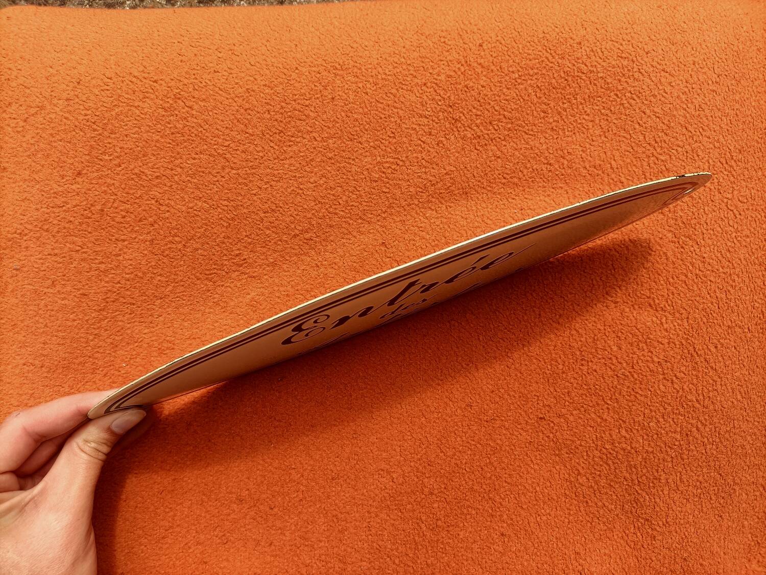 Enameled plaque - Artists Entrance 👩‍🎨💋