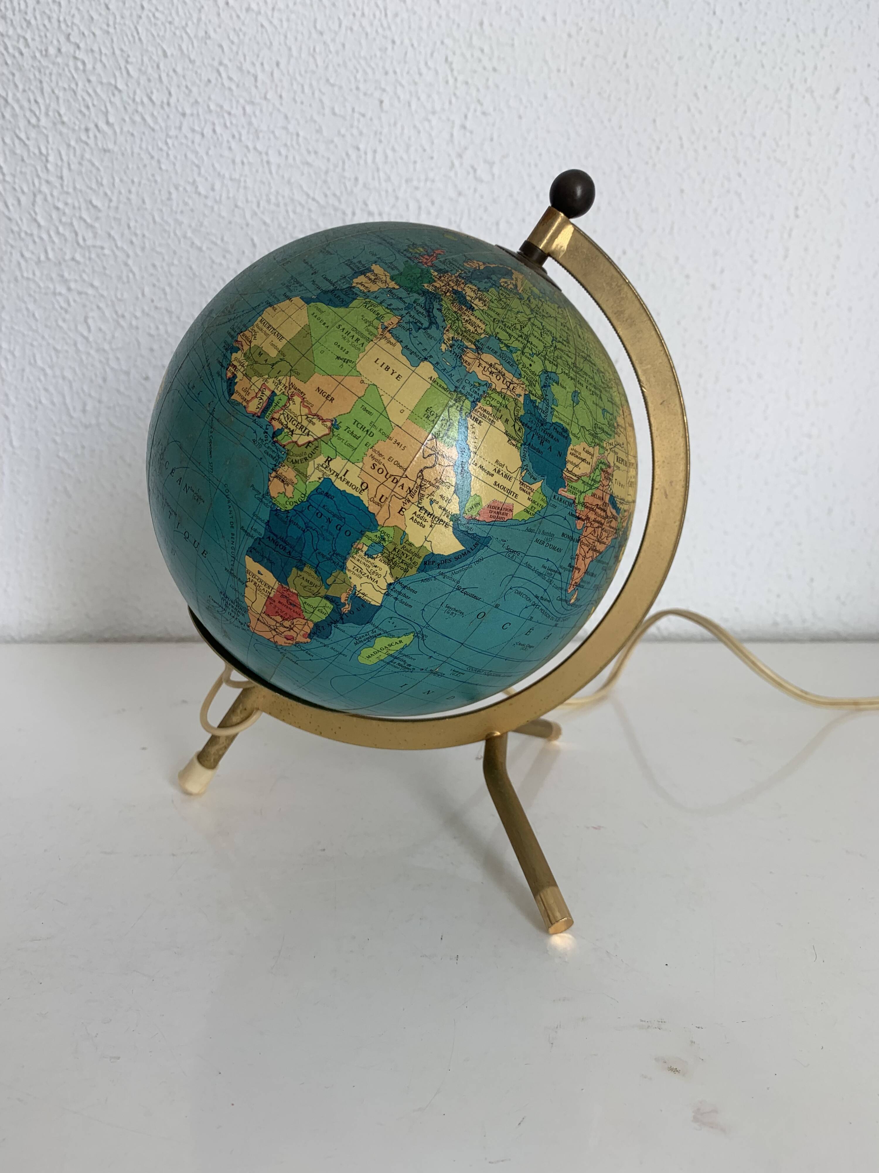 Globe terrestre tripode Taride en métal doré et verre, 1967