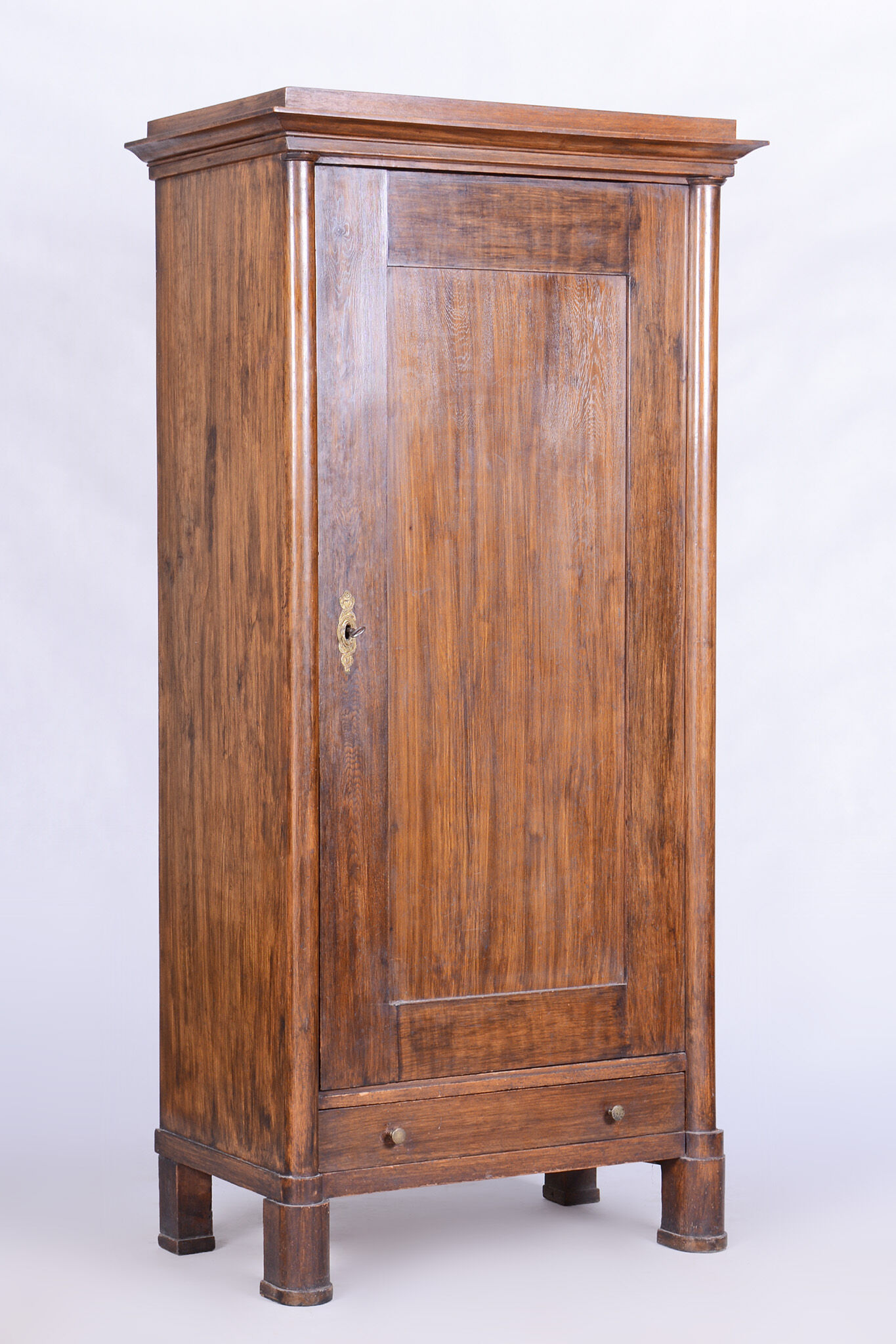 Armoire en chêne massif Biedermeier du XIXème siècle, restaurée, Tchéquie, années 1830
