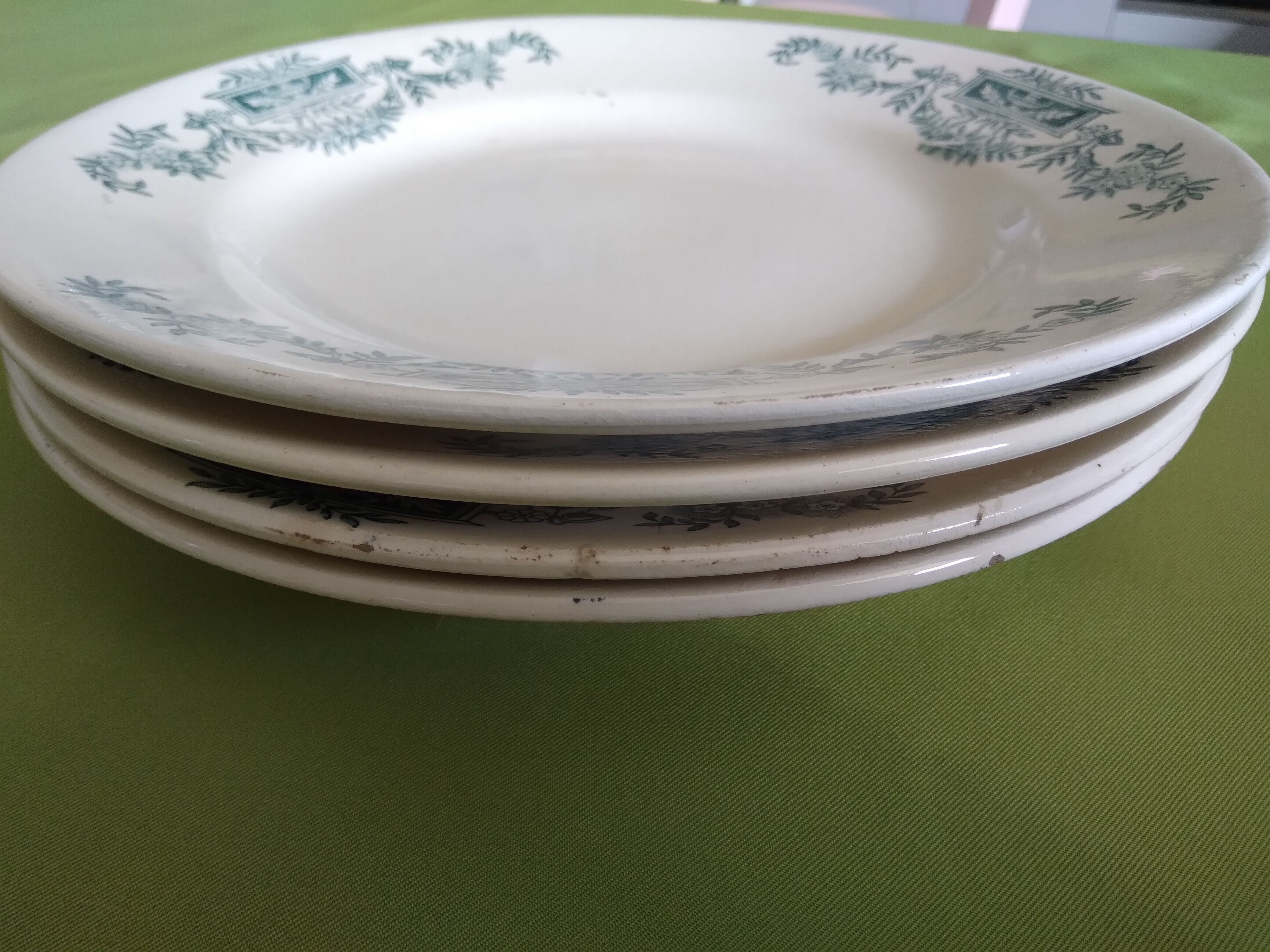 Flat plates Lutèce Longchamp
