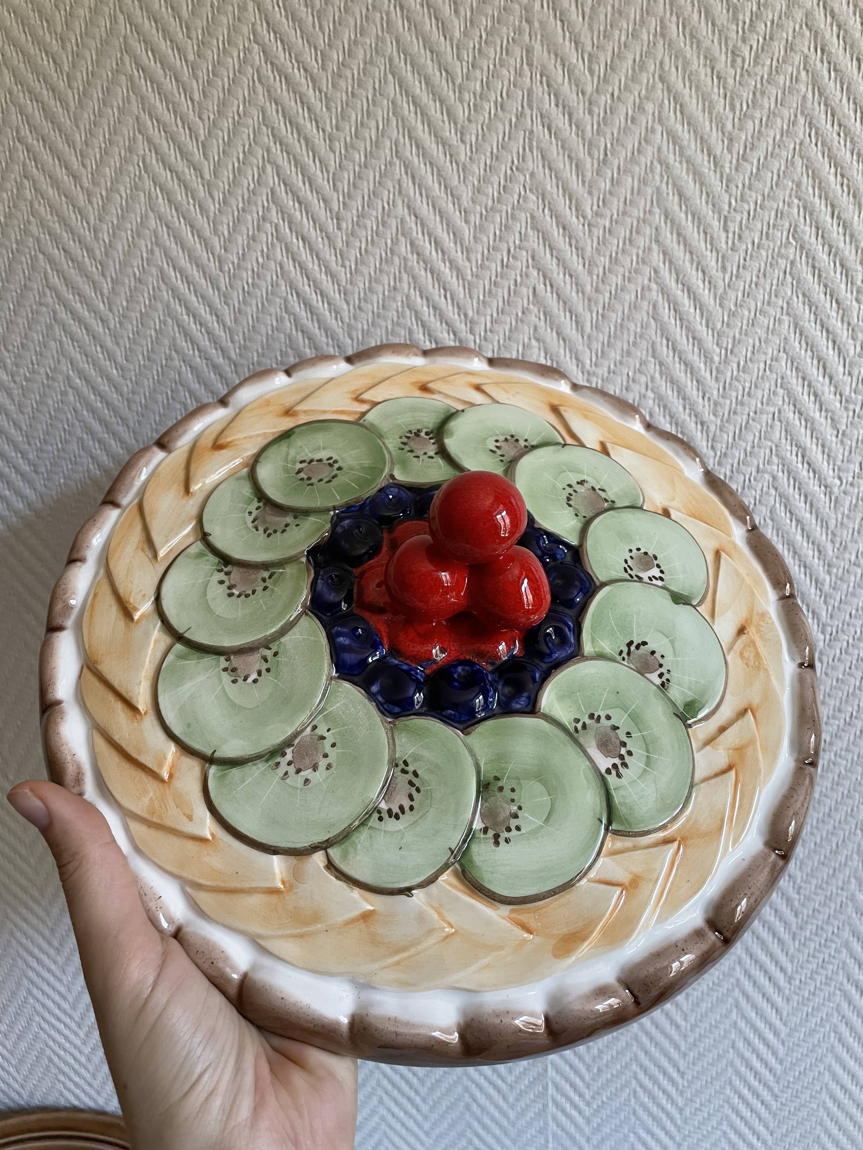 Kiwi slip ceramic pie dish