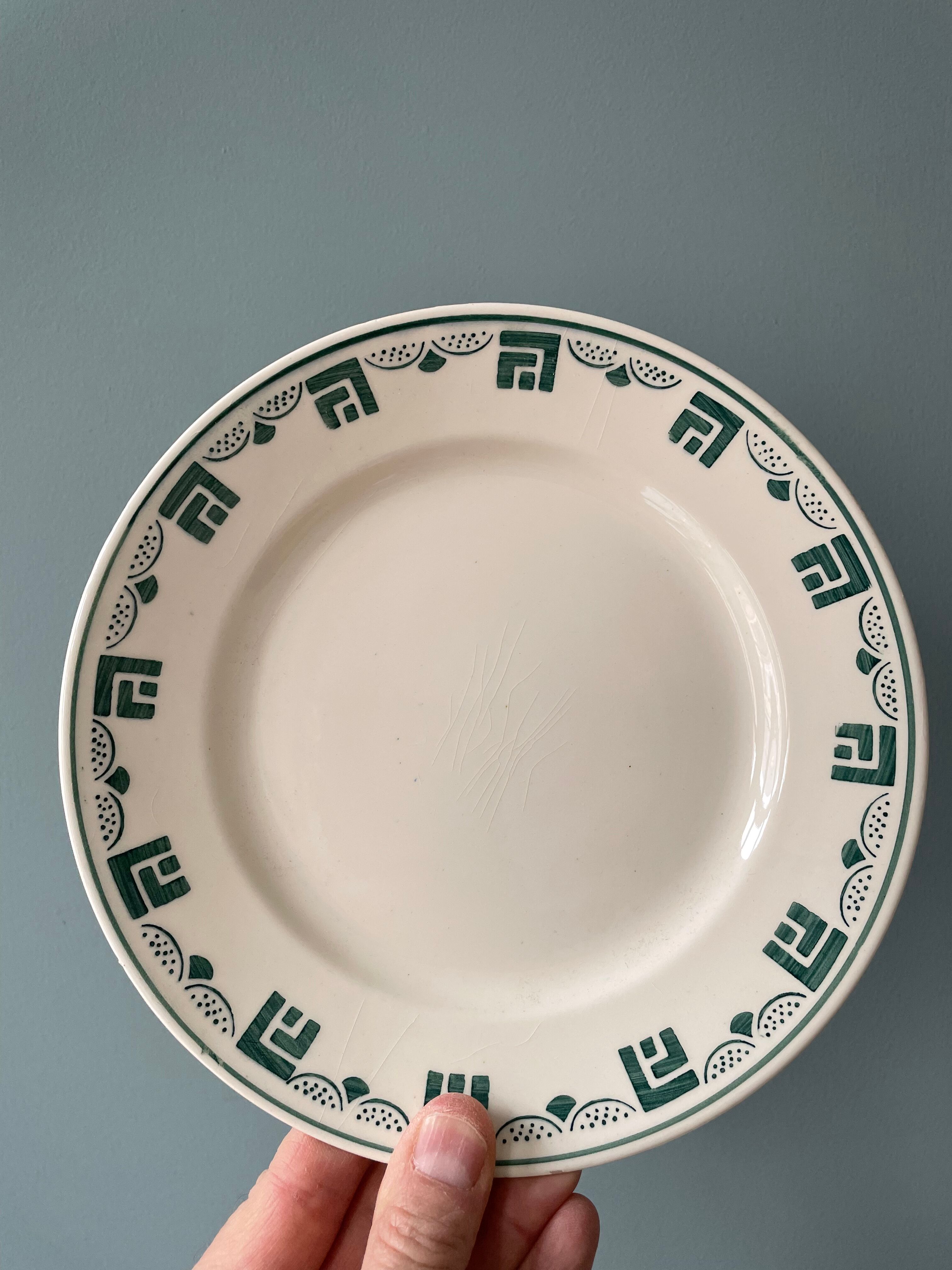 Set of 12 Art Deco plates signed Keller and Guérin Lunéville, model Lucas