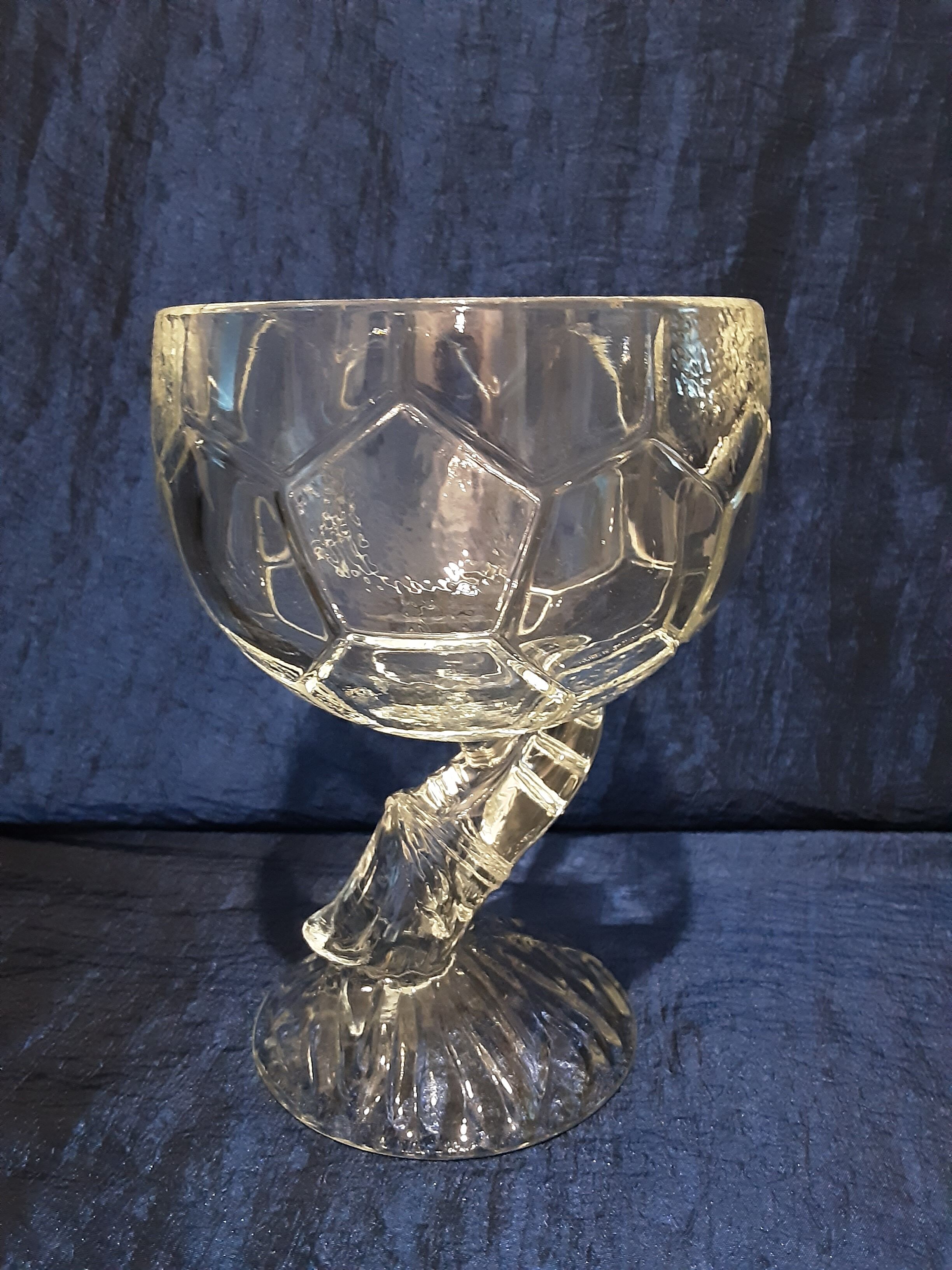 Pot with opaline lid