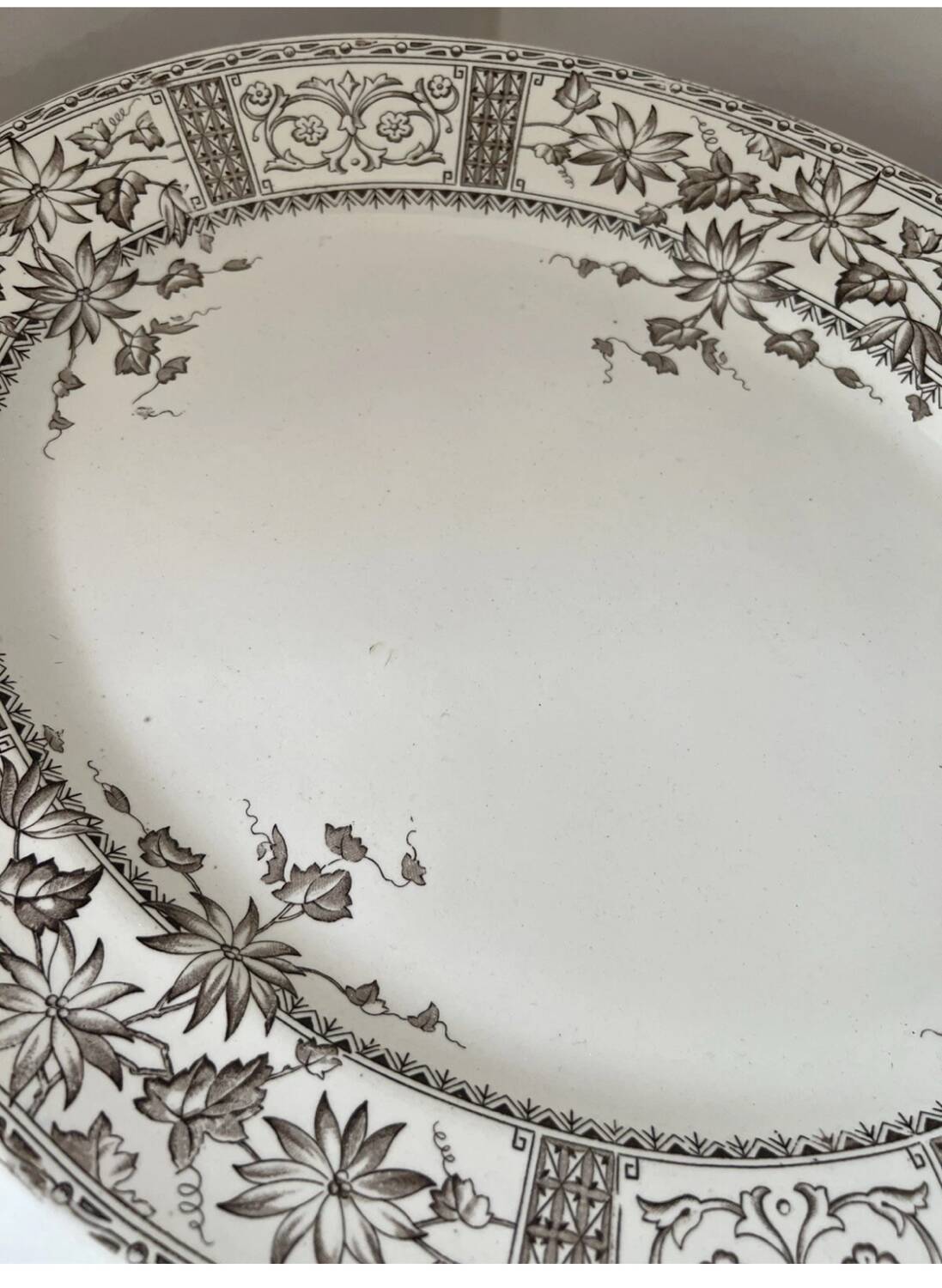 Large Serving Dish Wedgwood Venetia Terre de Fer England XIX