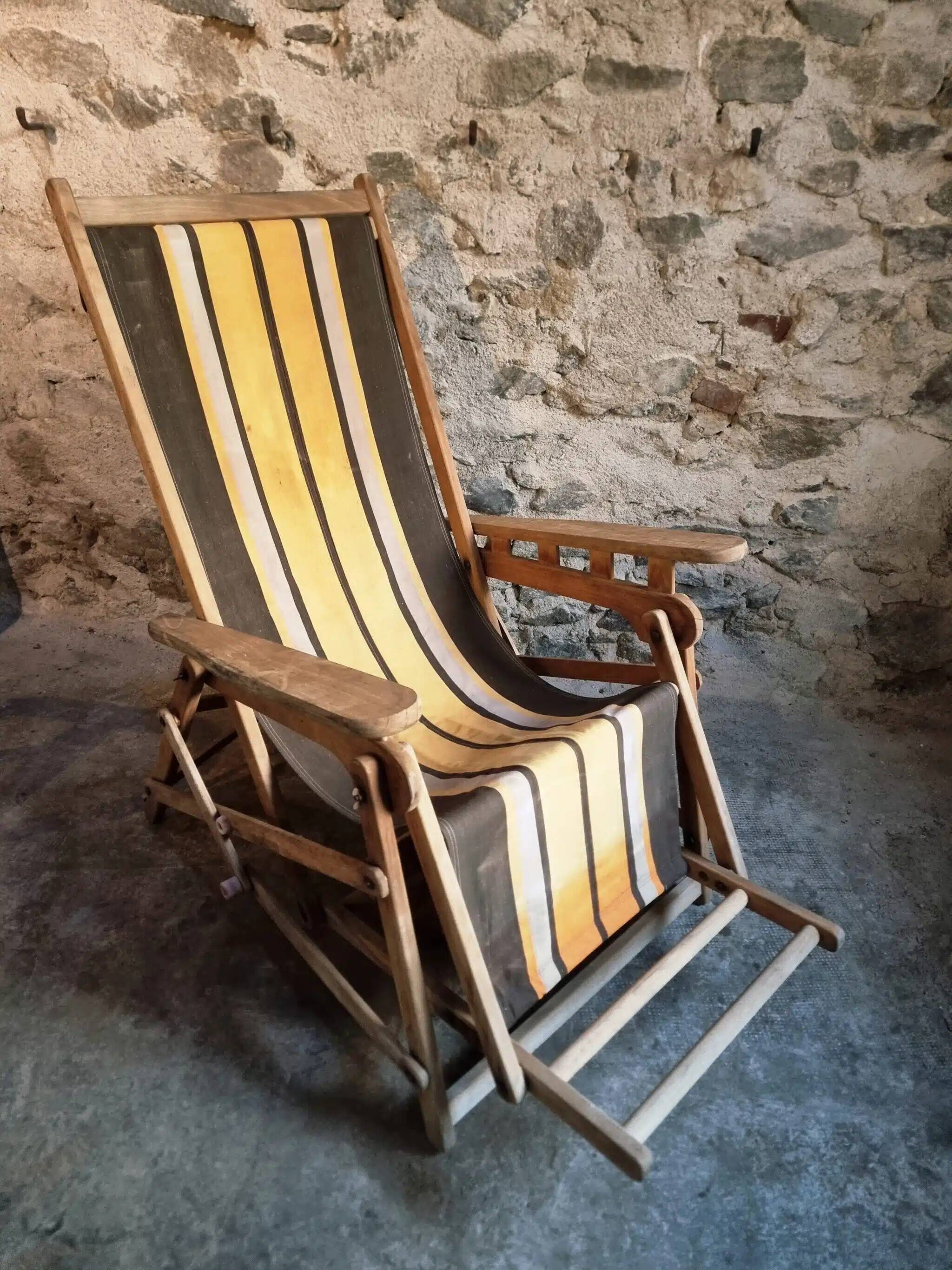 Vintage French folding lounge chair – 1950s/60s in beech with striped canvas, adjustable recliner