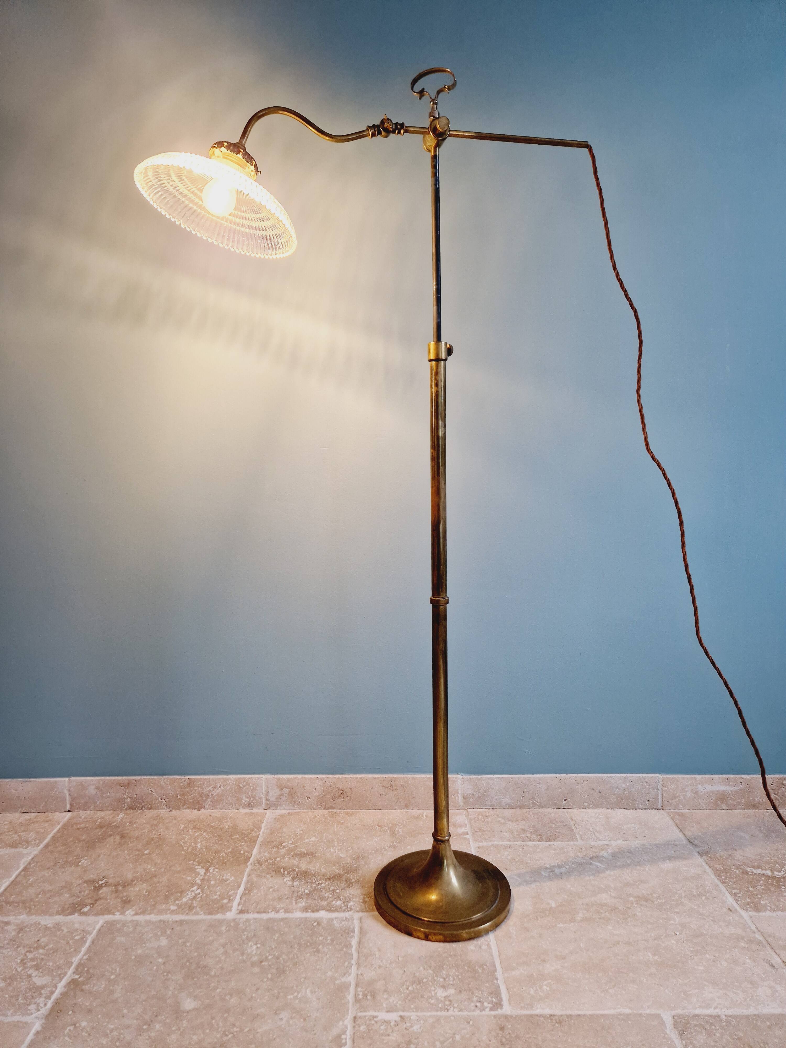 Brass and grooved glass floor lamp in Art Deco style
