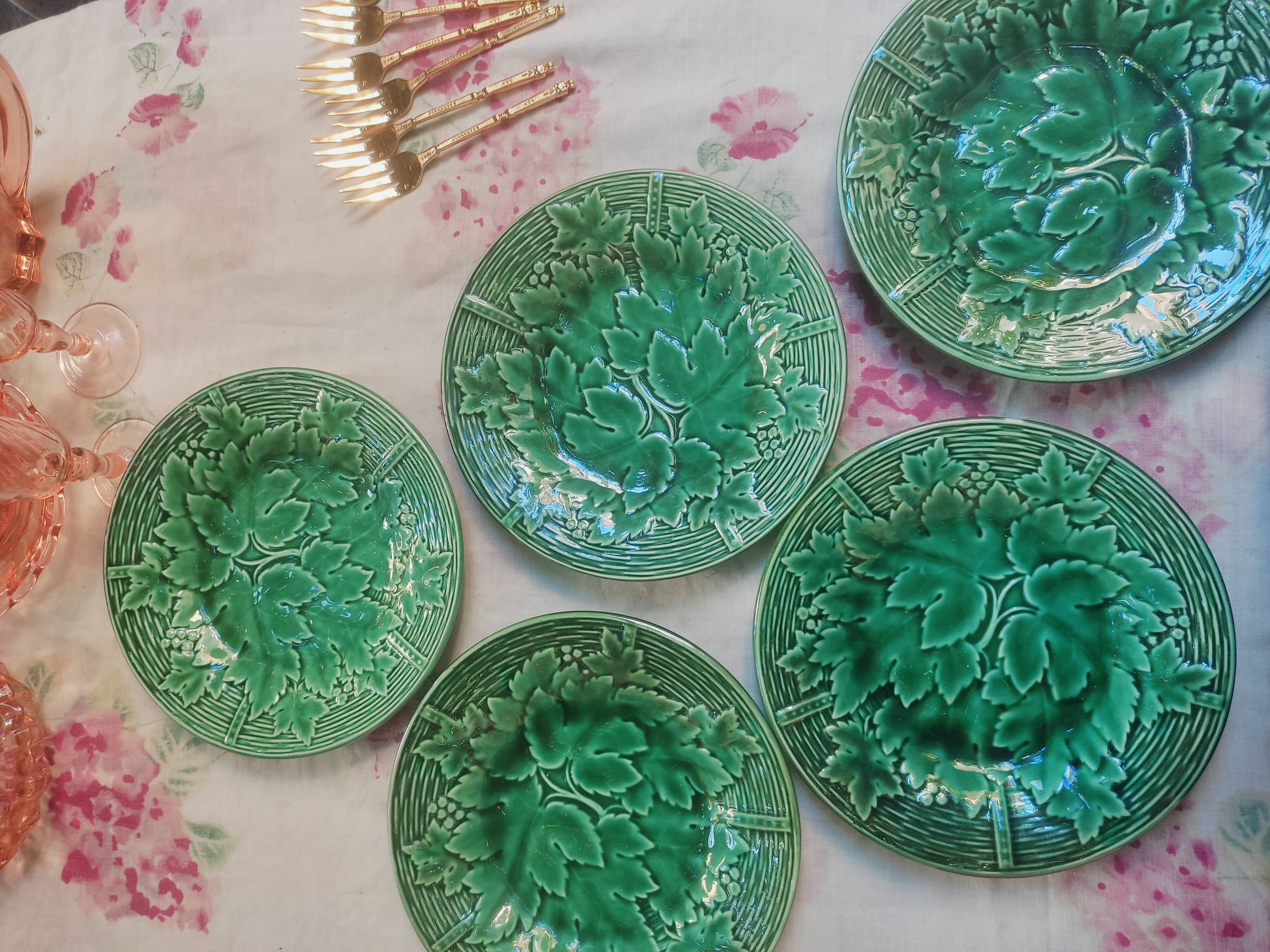 5 plates vine and basketry in slurry by Gien