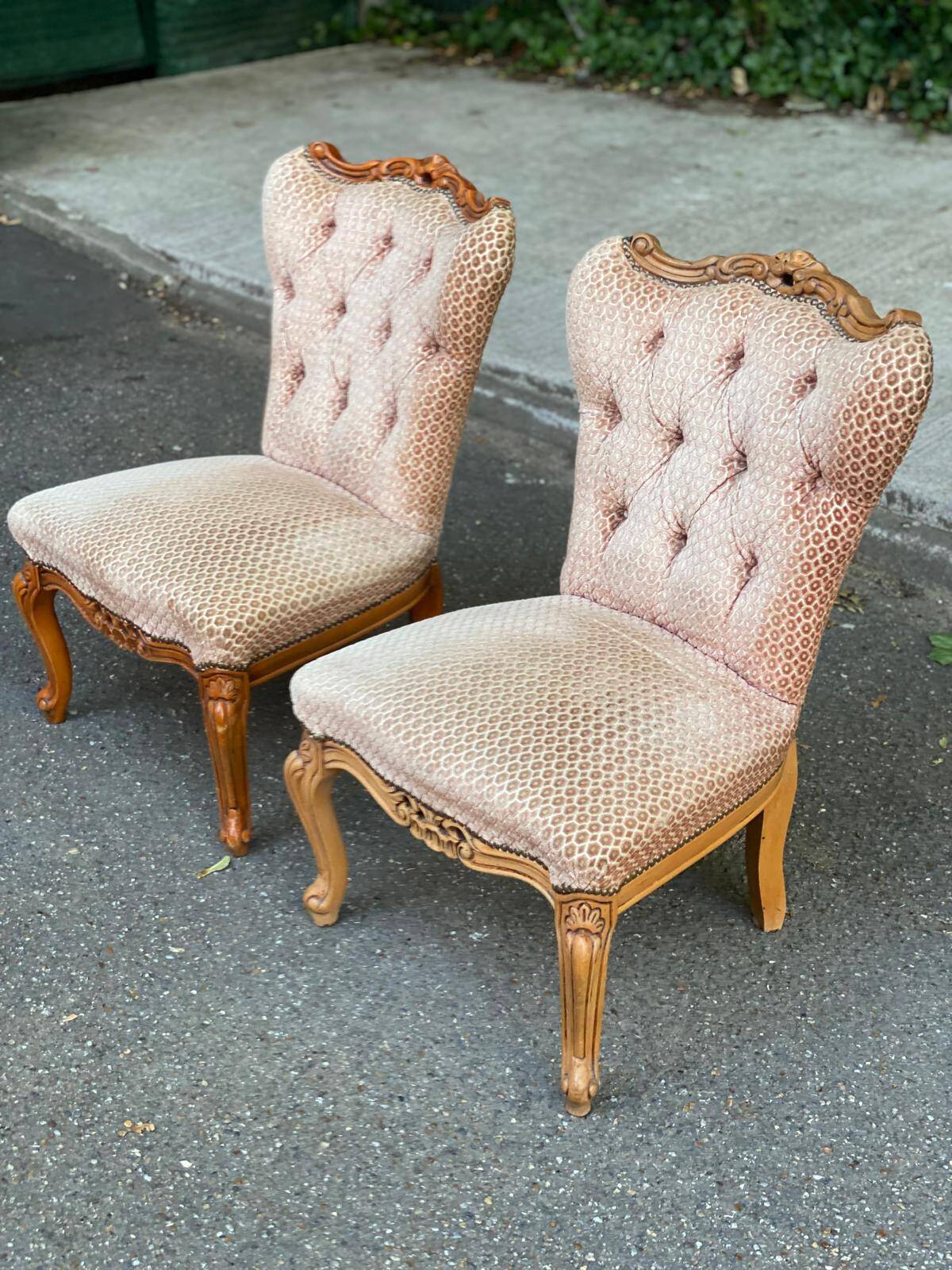 2 bergères fauteuils Louis XV tissu velours rosé