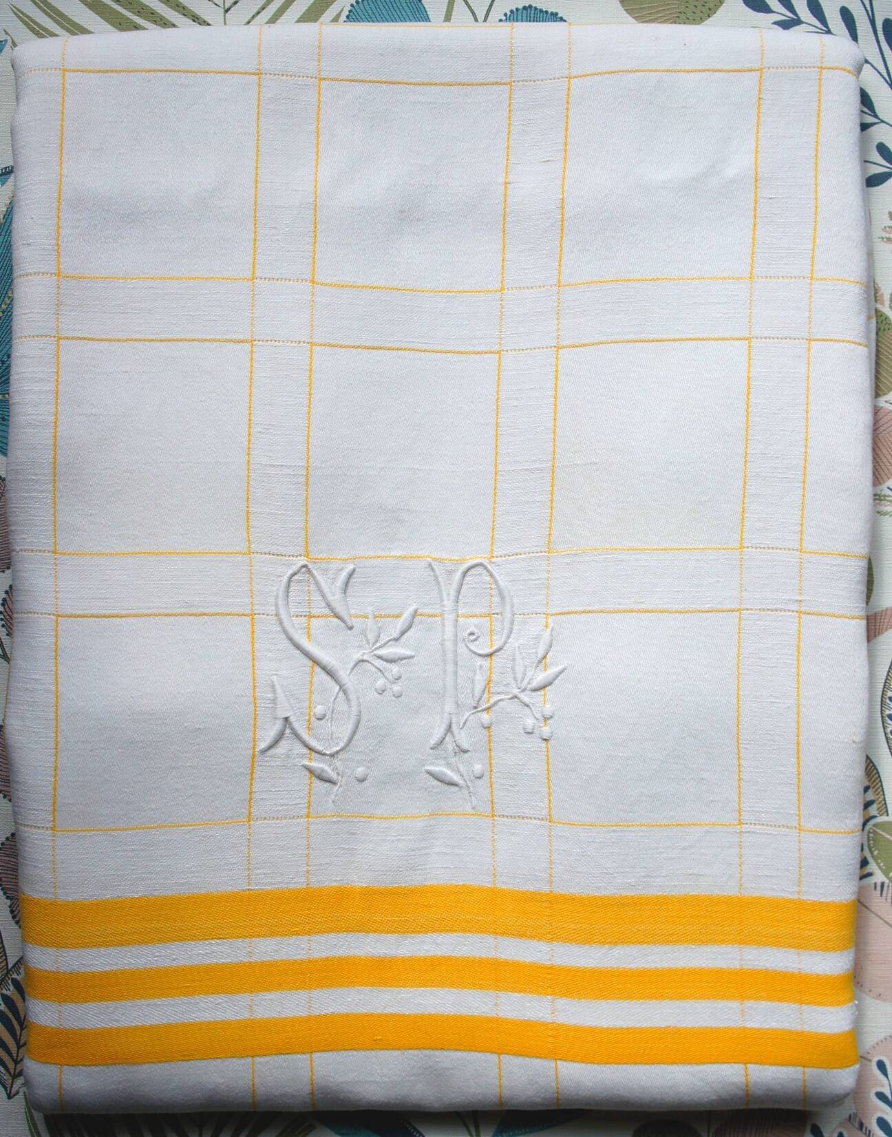 Checked & monogram half-linen tablecloth