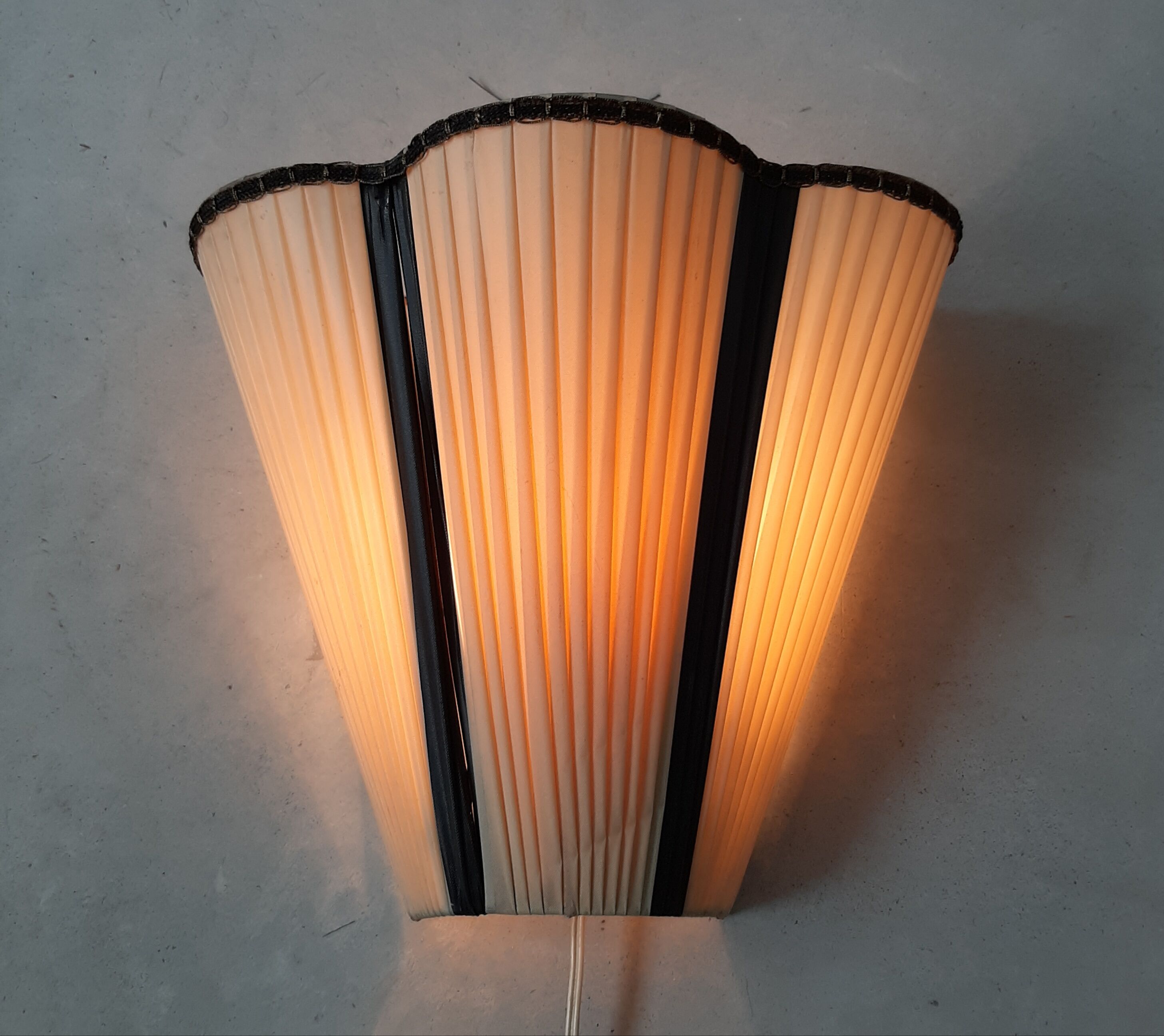 Vintage ribbons sconce