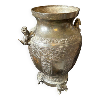 Chinese bronze baluster vase