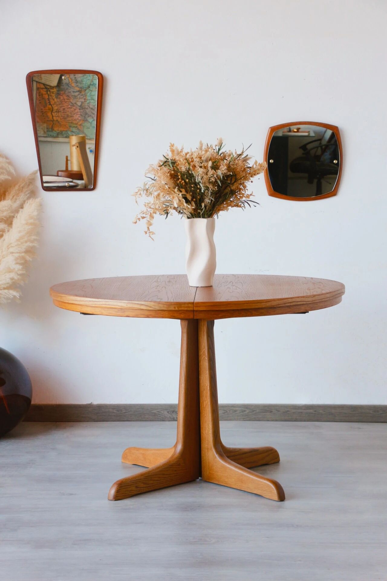 Vintage oak extendable dining table | Scandinavian design