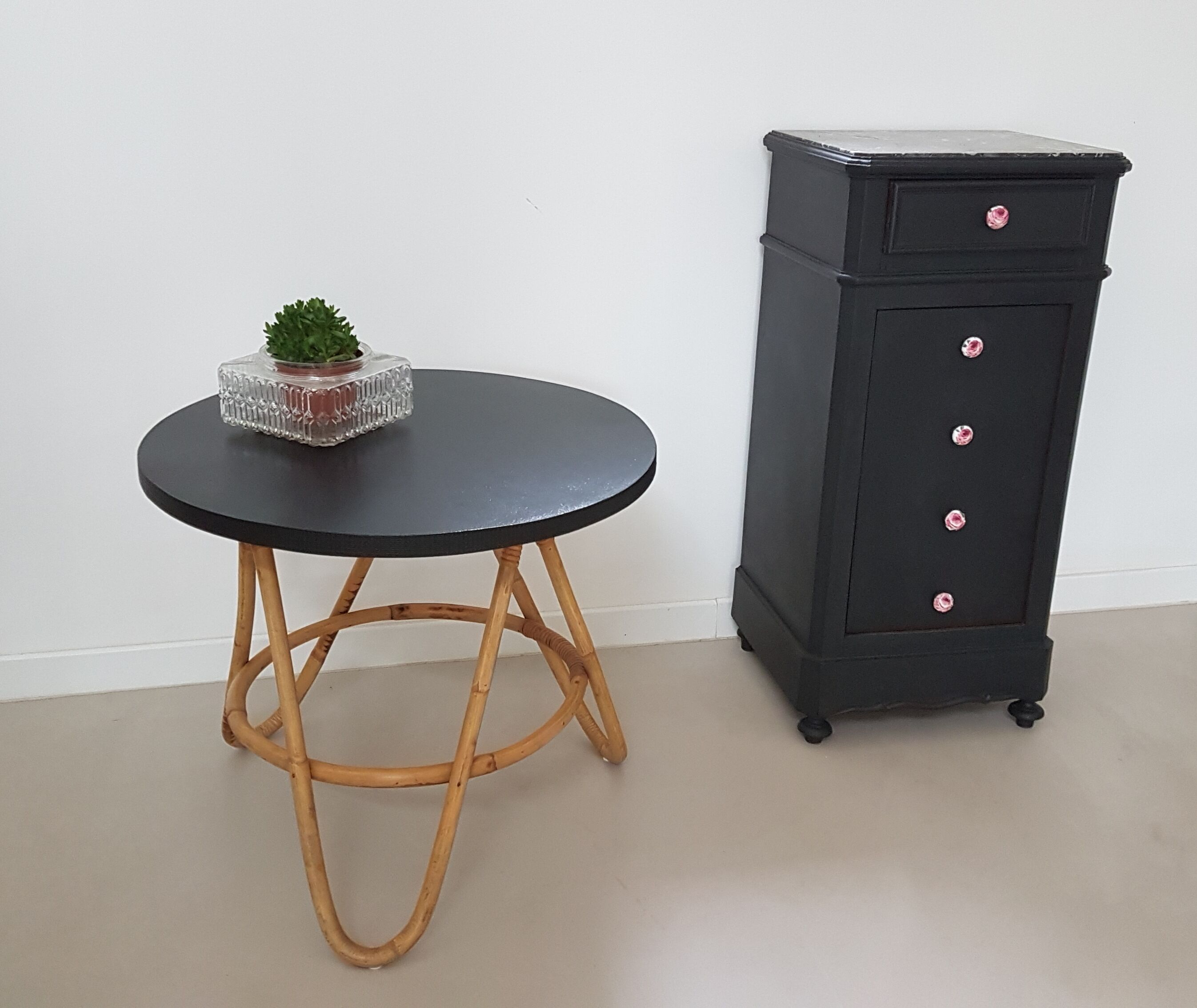 Round rattan coffee table
