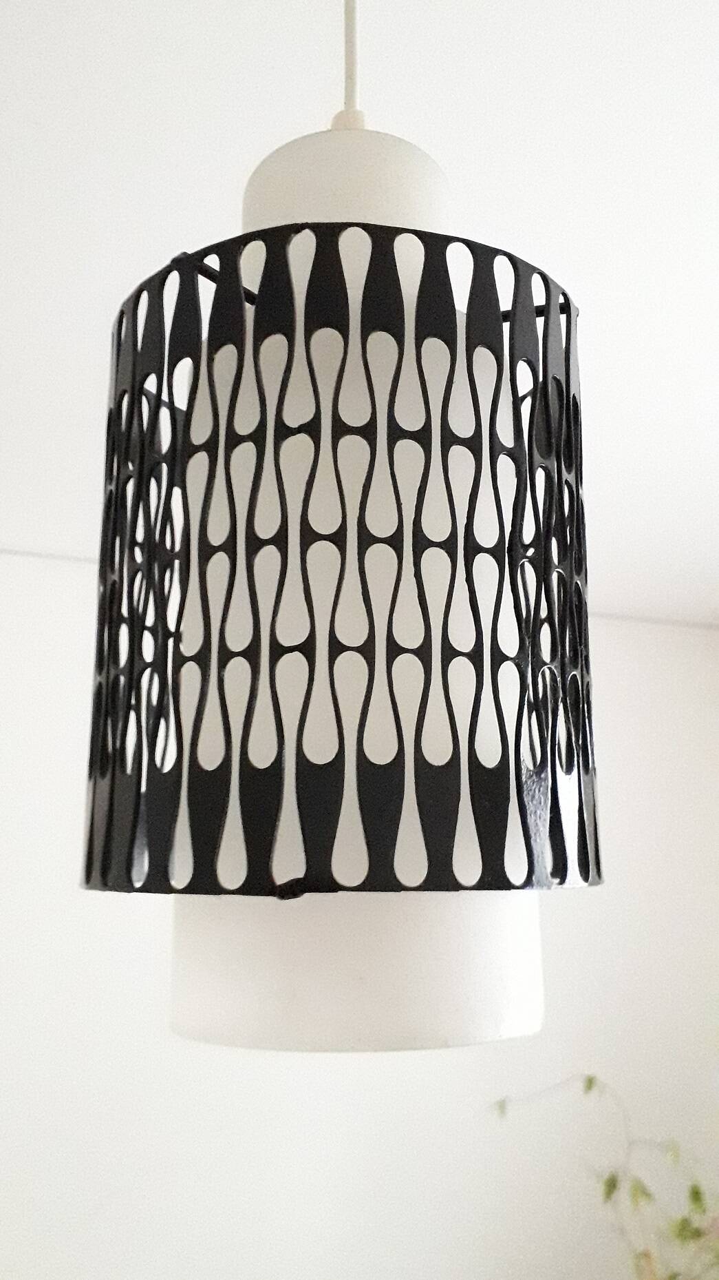 Suspension in opaline from the 1960s