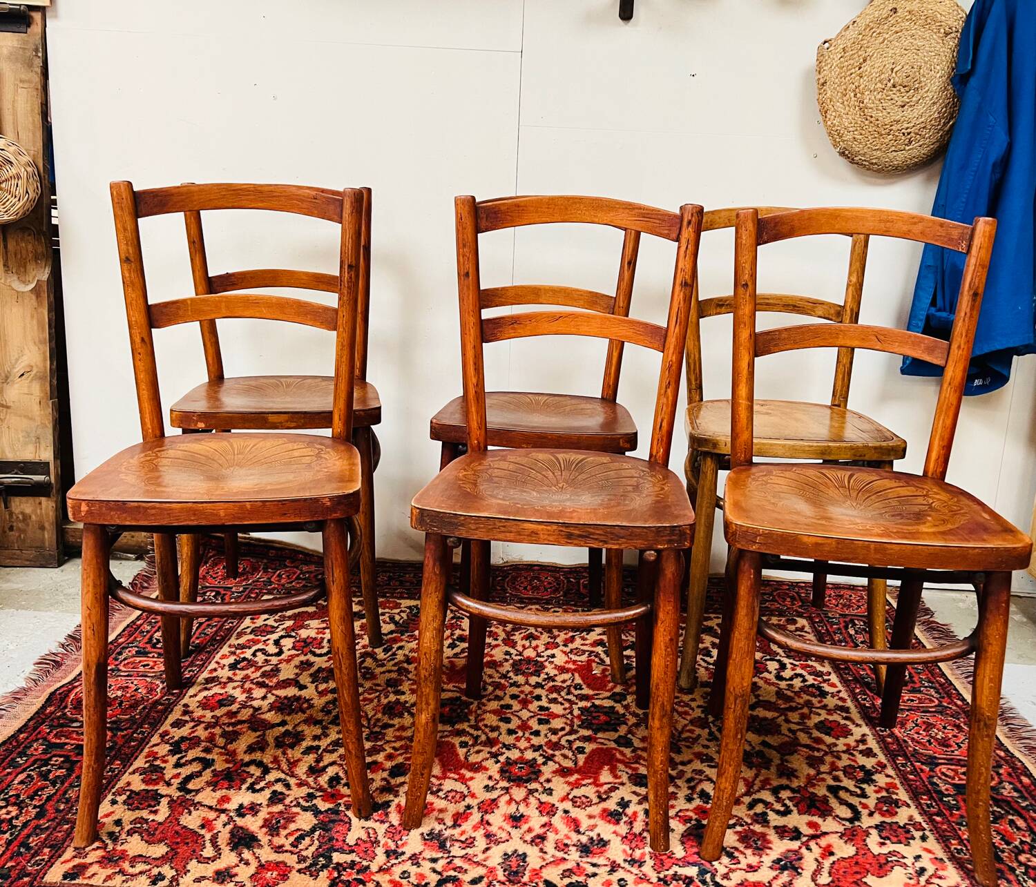 6 anciennes chaises bistrot