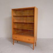 Vintage display cabinet with 2 sliding glass doors and 1 drawer, 1950s.