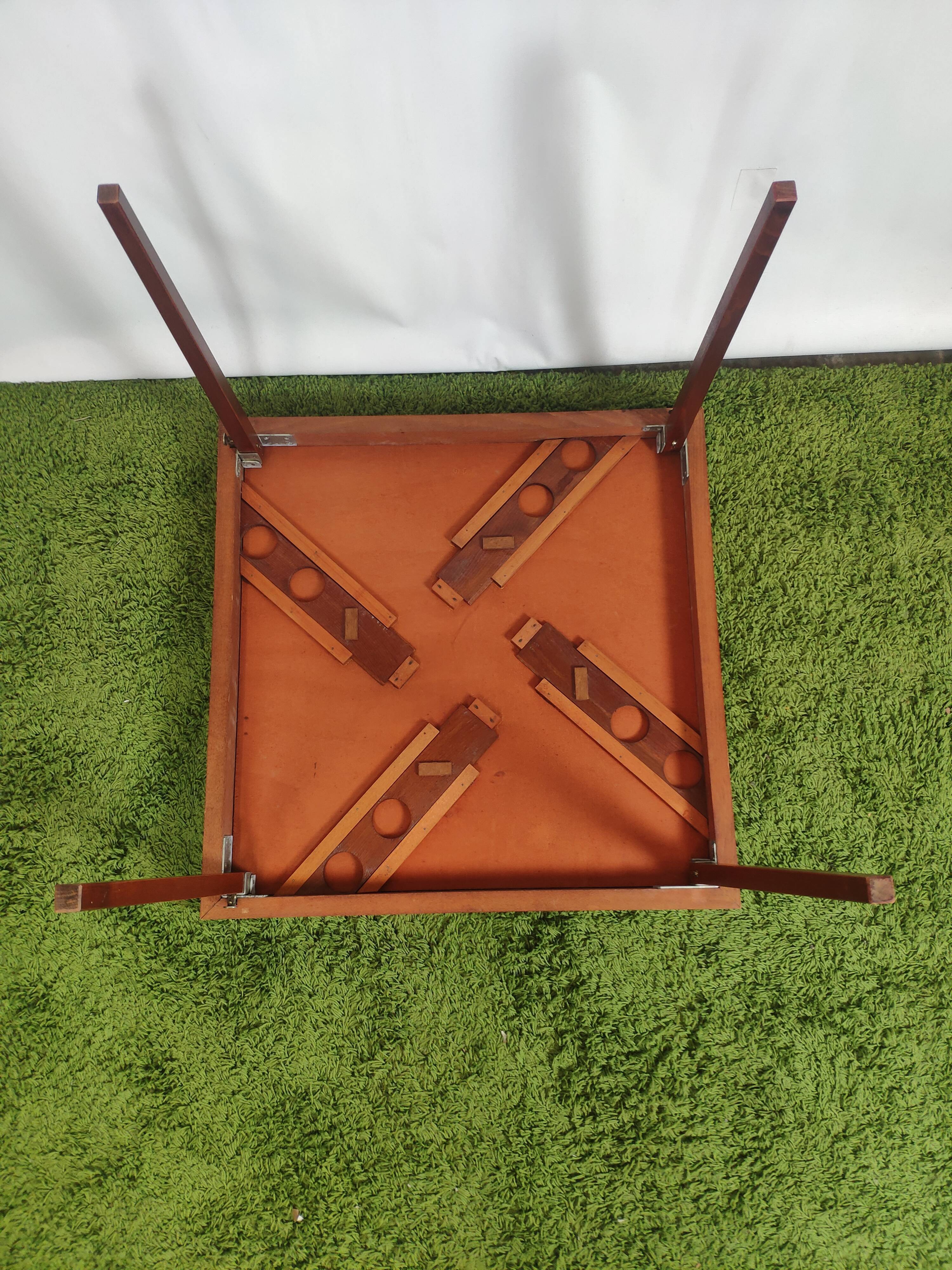 SMIR folding bridge table