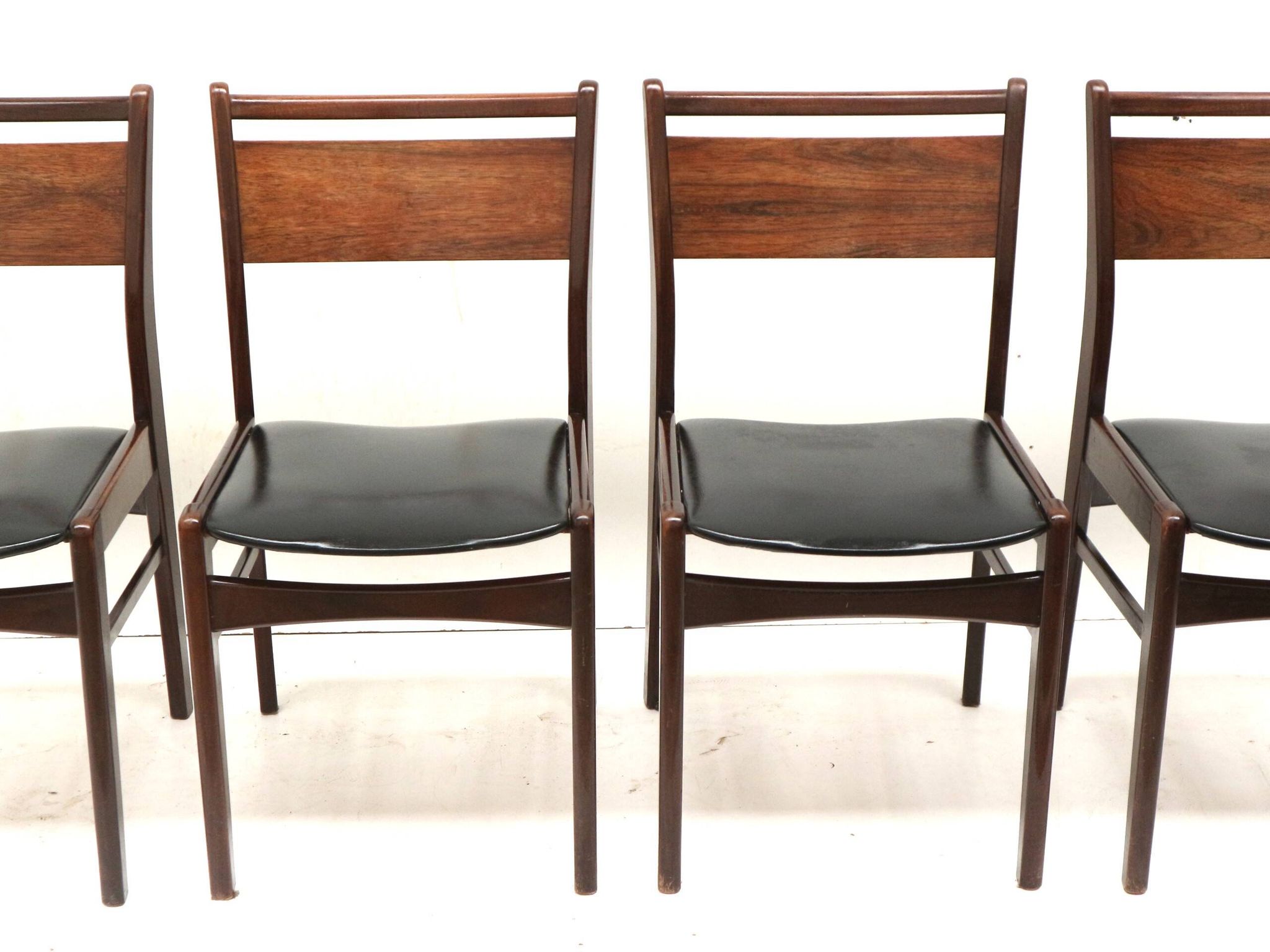 Set of 4 vintage rosewood dining chairs made in the 1960s