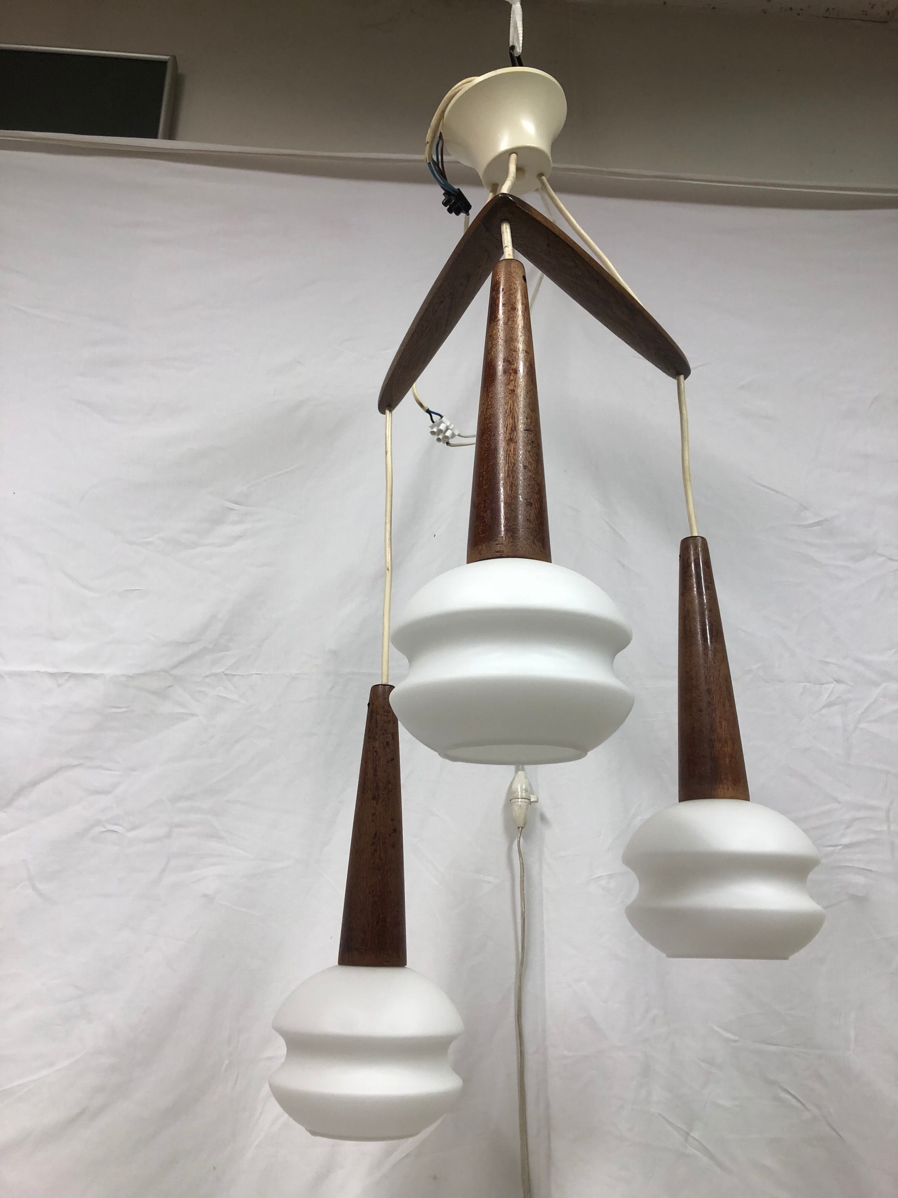 Scandinavian style boomerang suspension of the 60s