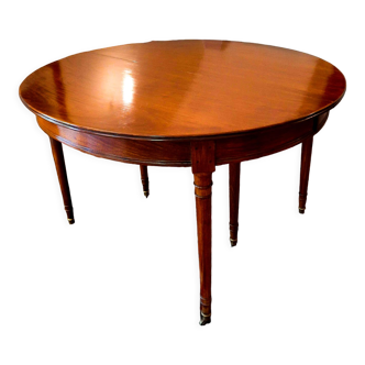 Table slightly oval mahogany varnished with the pad with 3 extensions