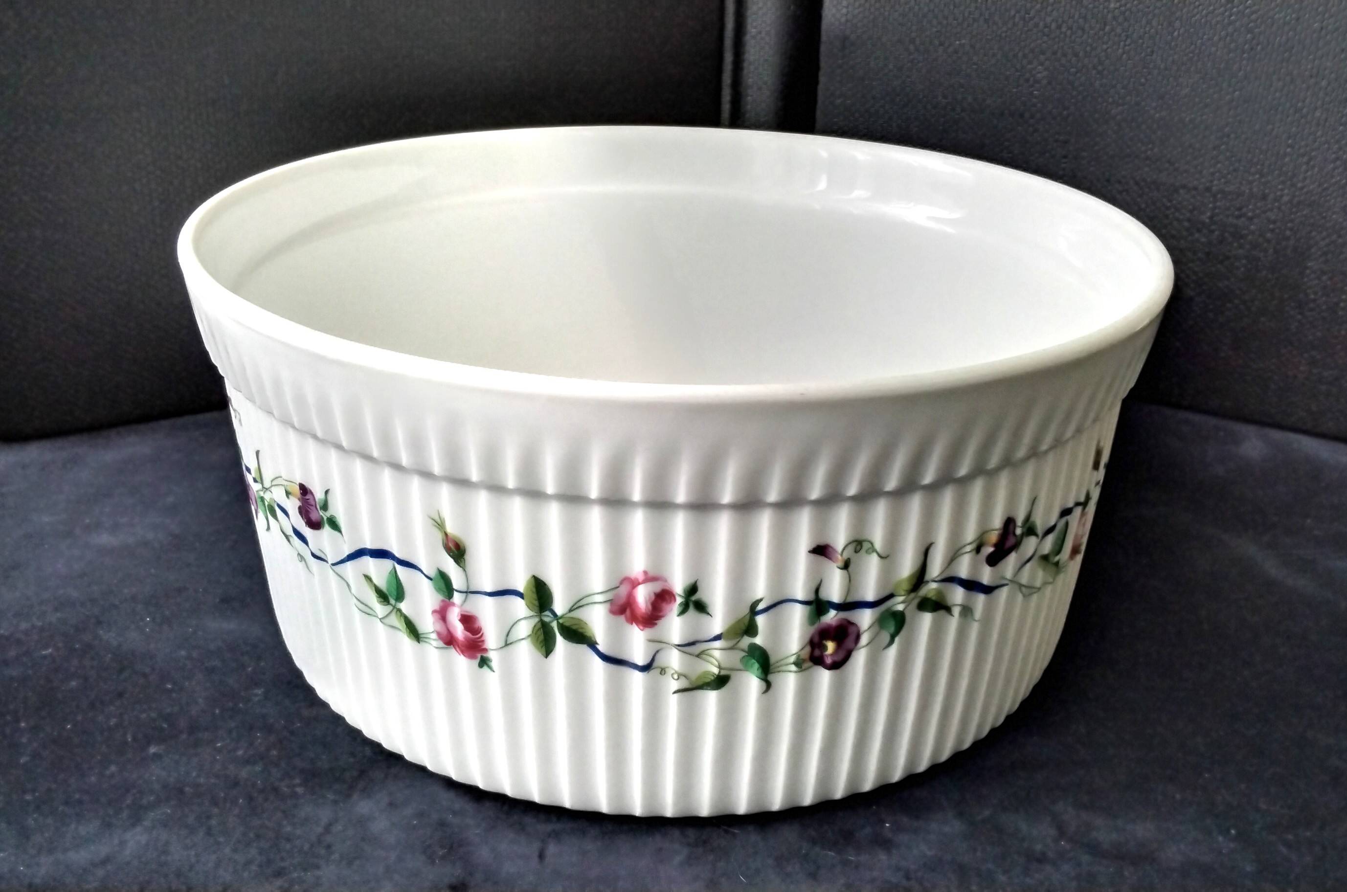 Large soufflé dish in Paris porcelain