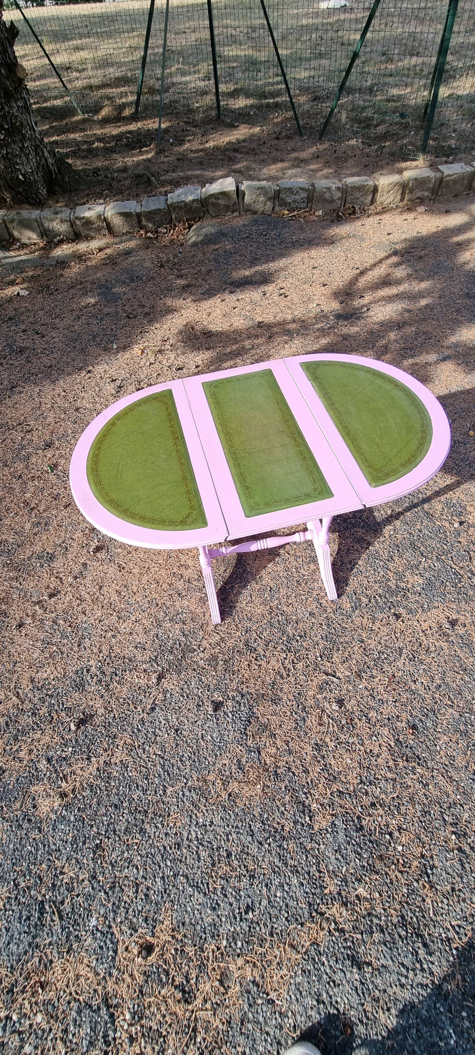 Children's table or coffee table folding