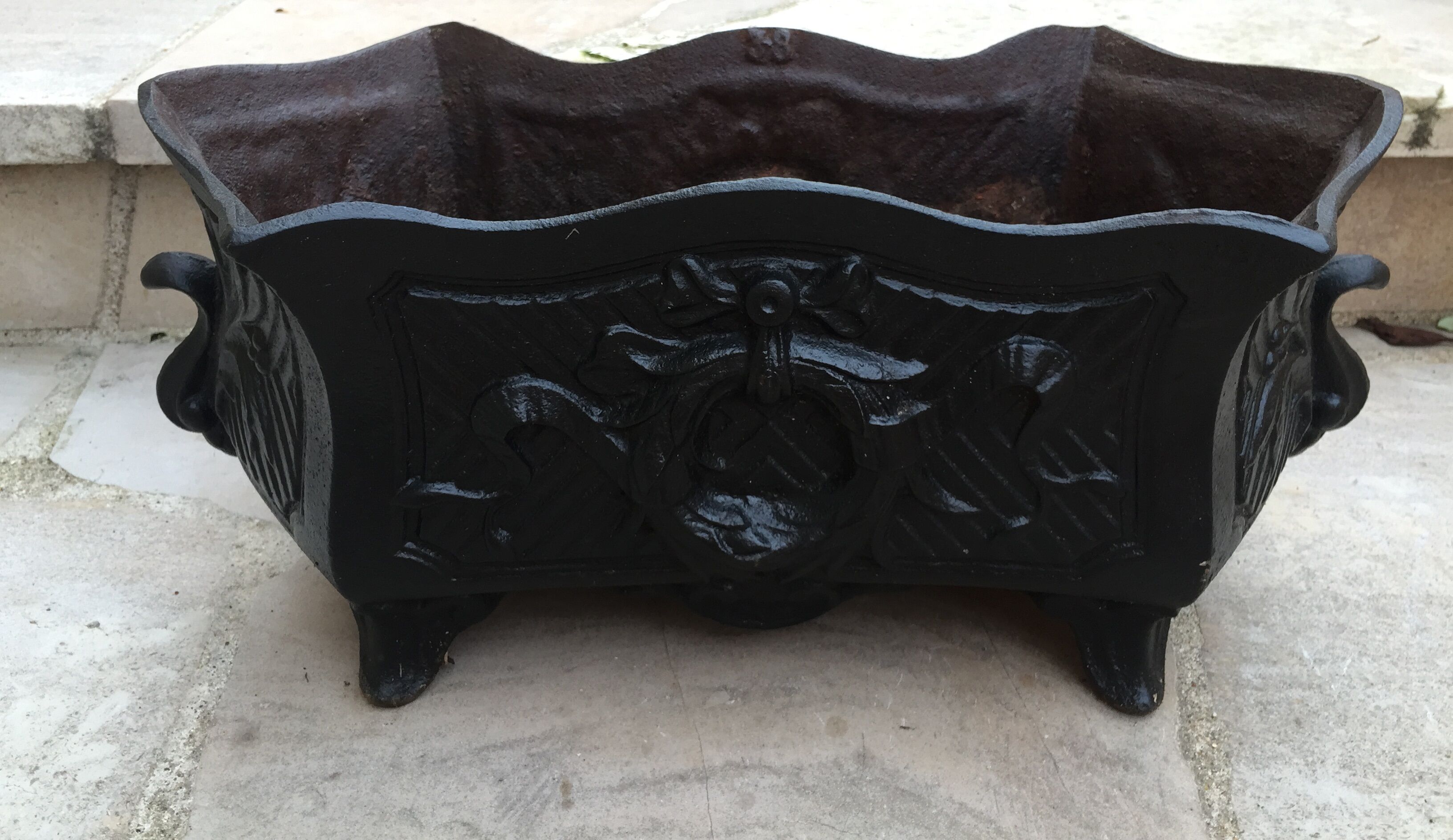 Cast iron planter