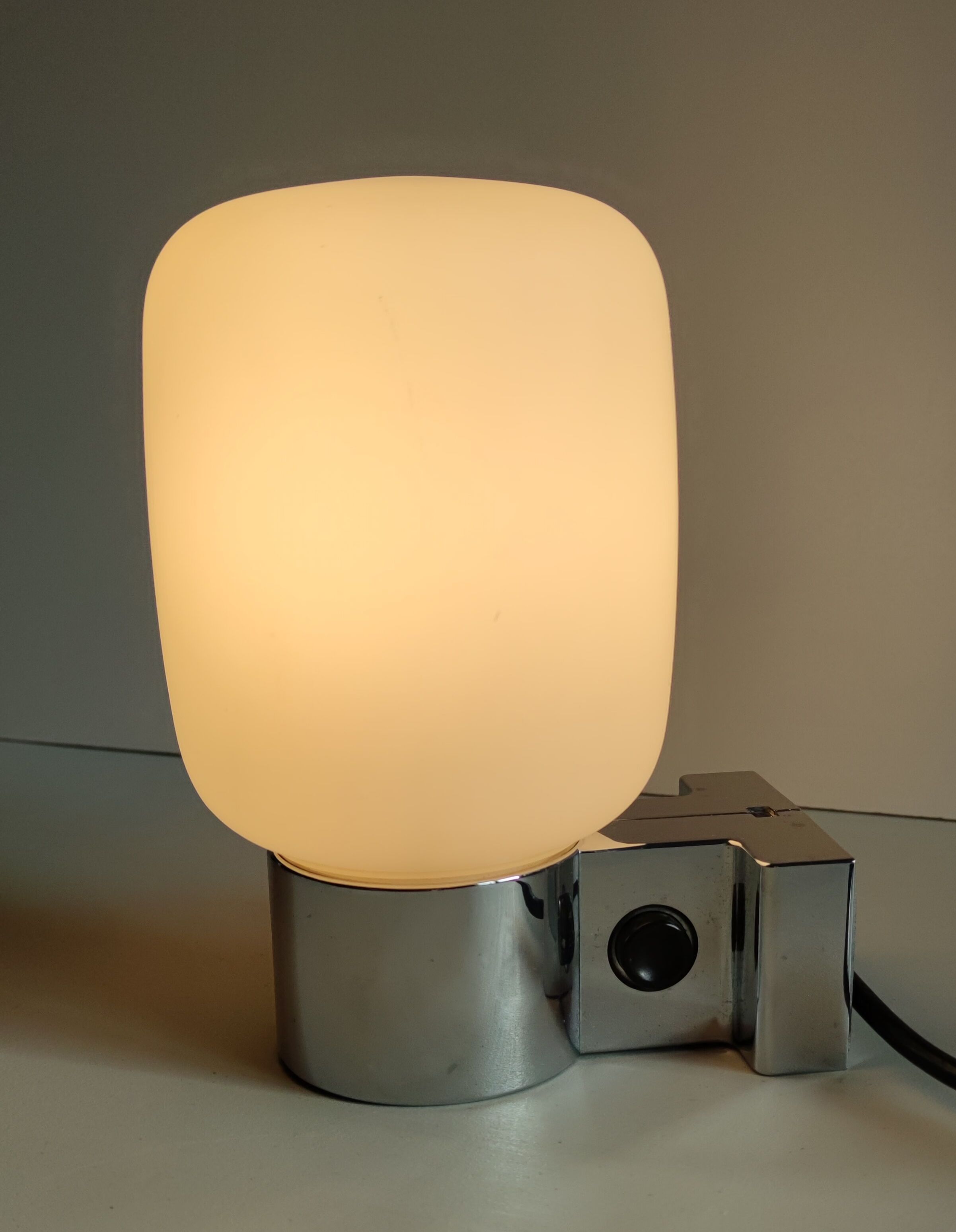 Opaline wall lamp