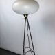 Lampadaire Stilnovo laque et triplex opaline des années 50
