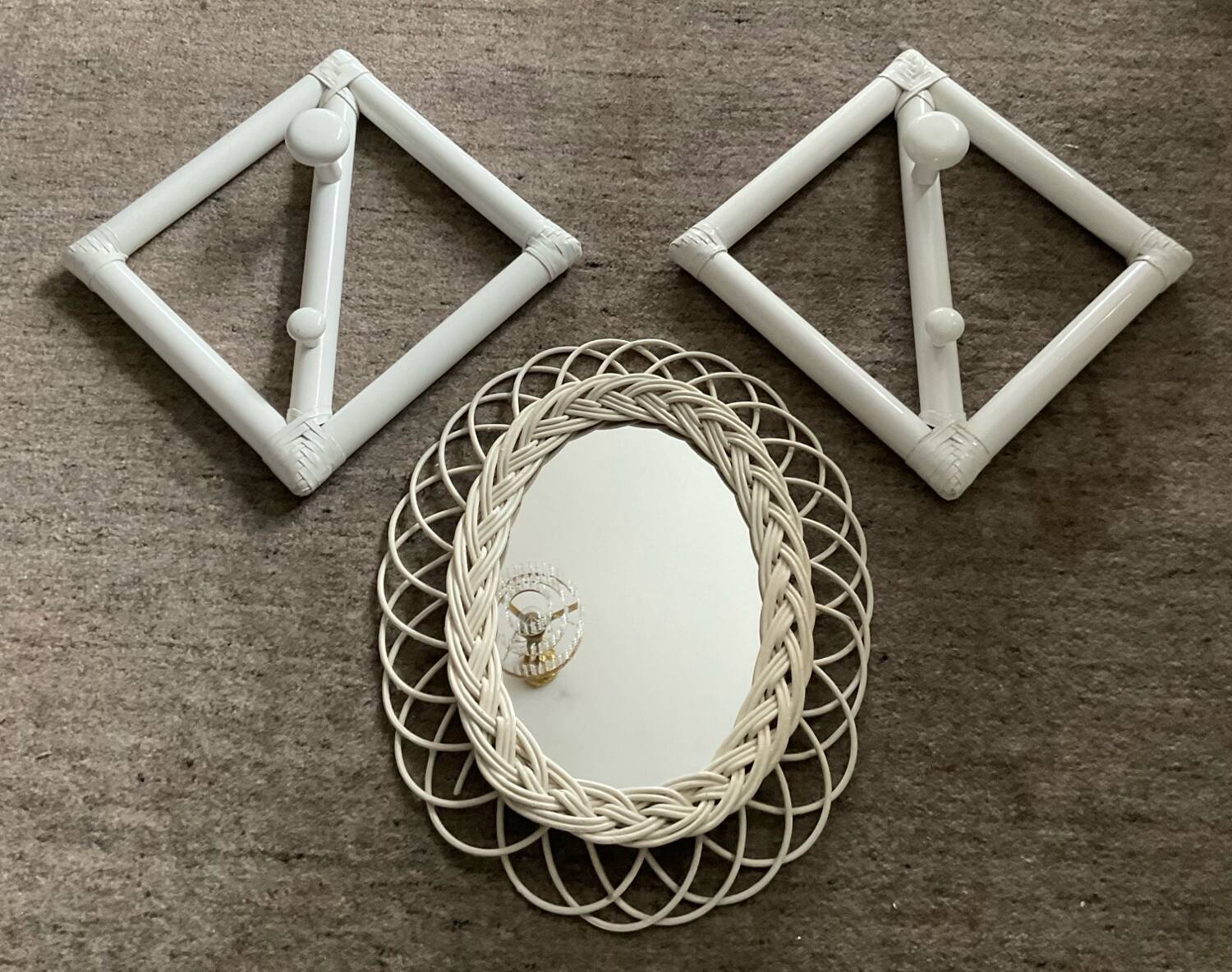 Rattan entrance set with mirror and 2 coat hooks.